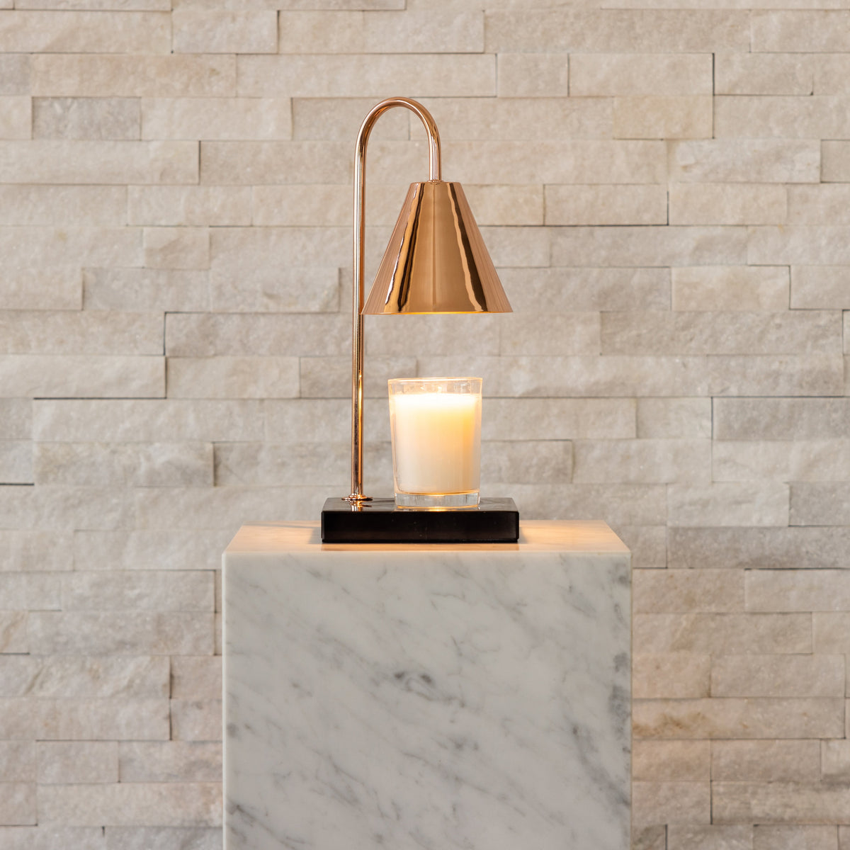 Winter Gadgets : Marble Candle Warmer Lamp - Flameless Wax Melt Lamp with Timer in Rose Gold - Black Marble van Vandaliamo