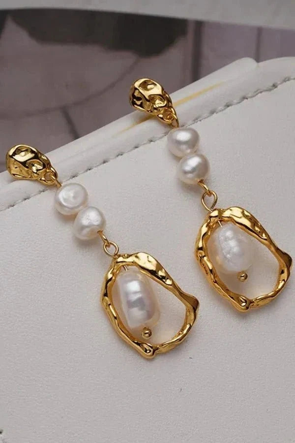 Jewelry > Earrings > Pearl Earrings > Gold Pearl Earrings : Ara Mismatch Earrings in Gold van Vandaliamo