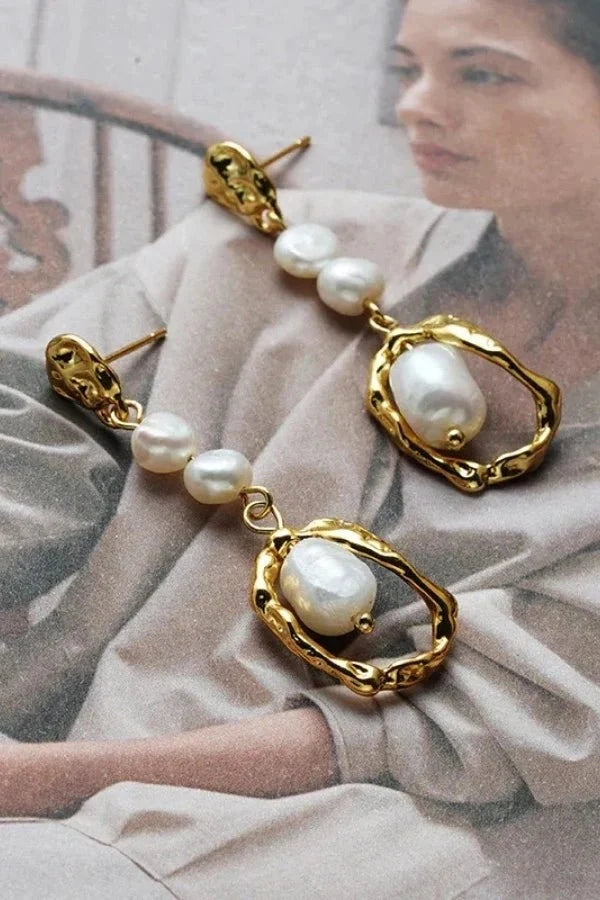 Jewelry > Earrings > Pearl Earrings > Gold Pearl Earrings : Ara Mismatch Earrings in van Vandaliamo