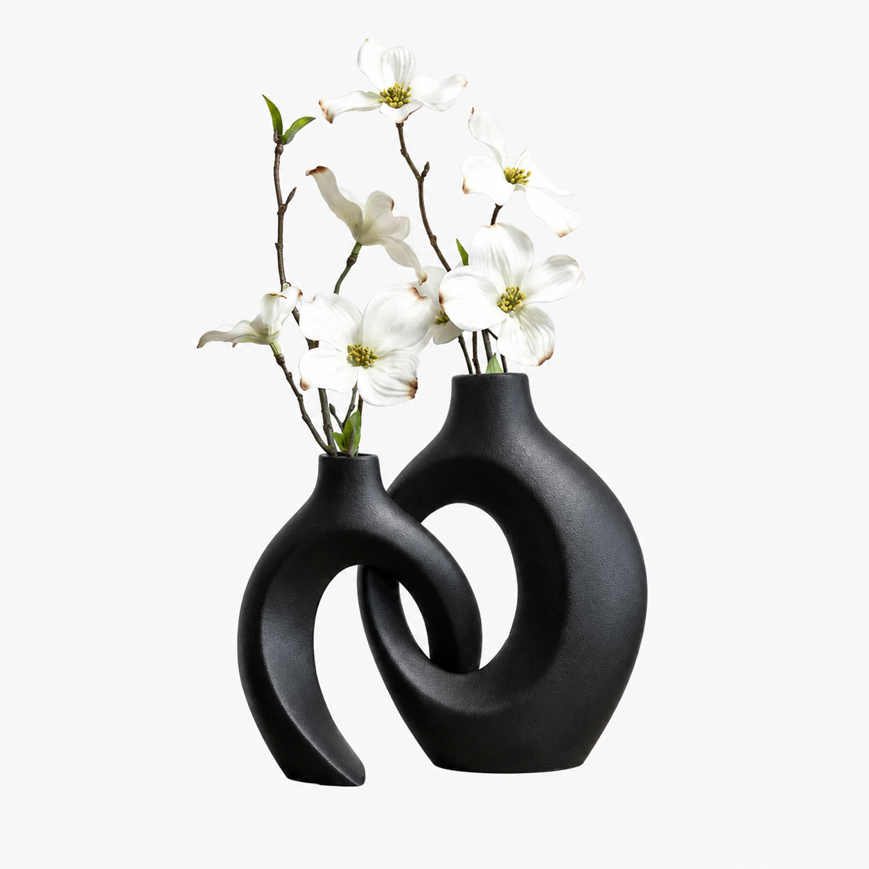 house & garden : Intertwined Ceramic Floral Vase in van Vandaliamo