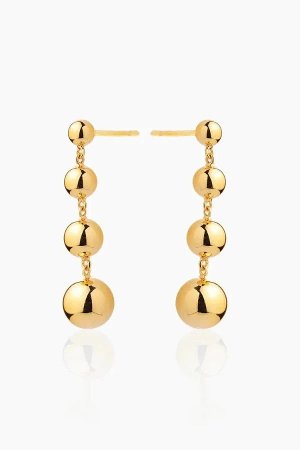 Earrings : Betty Gold Drop Studs in van Vandaliamo