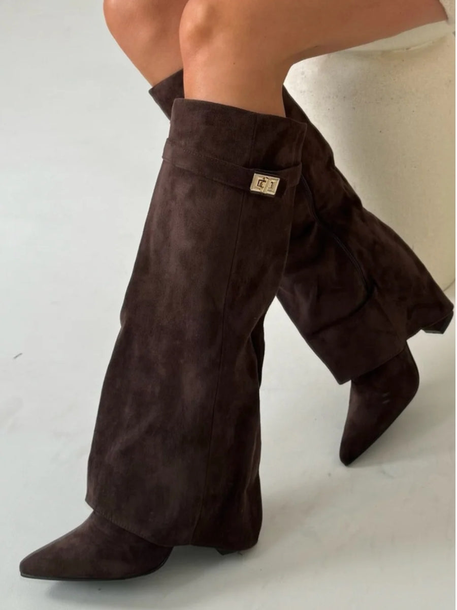 Boots : Luxe Suede Over-the-Knee Boots for Women in Brown van Vandaliamo