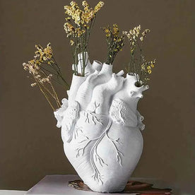 house & garden : Heart Vase in different colors in White van Vandaliamo