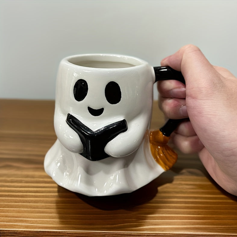 Gifts – Seasonal – Halloween : Ghost with Book Ceramic Halloween Mug in van Vandaliamo
