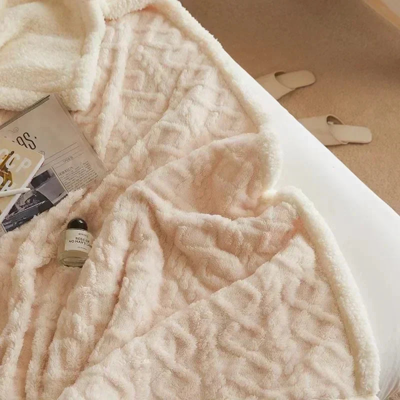 Home Decor : Thick Lambswool Winter Blanket - Ultra Warm Throw in Cream van Vandaliamo