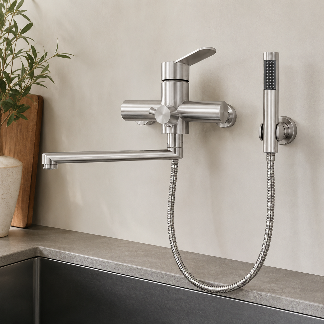 Robinet de cuisine : Wall-Mounted Kitchen Faucet with Hand Shower in van Vandaliamo