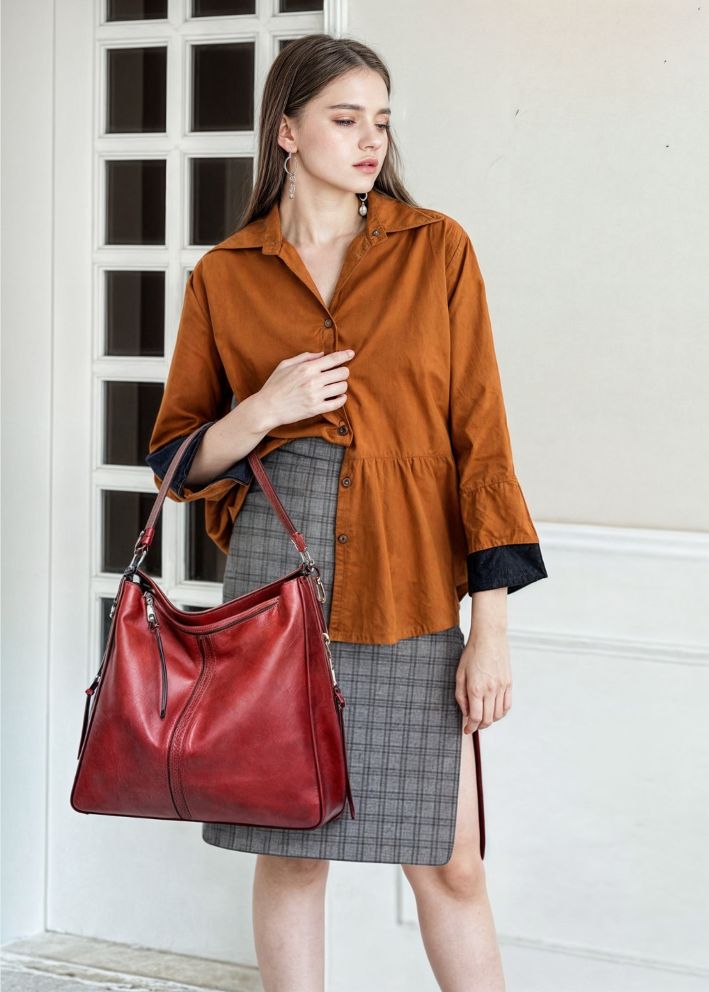 Between Elegance & Convenience - The Everyday Bag that Can Do It All
