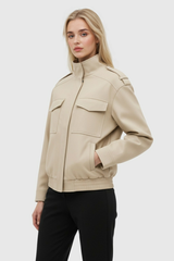 Chaqueta bomber beige con cuello alto