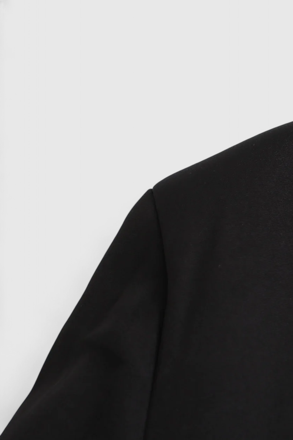 Jacket : Women's Black Cropped Denim Jacket with Button Front - Classic Style in van Vanda Liamo