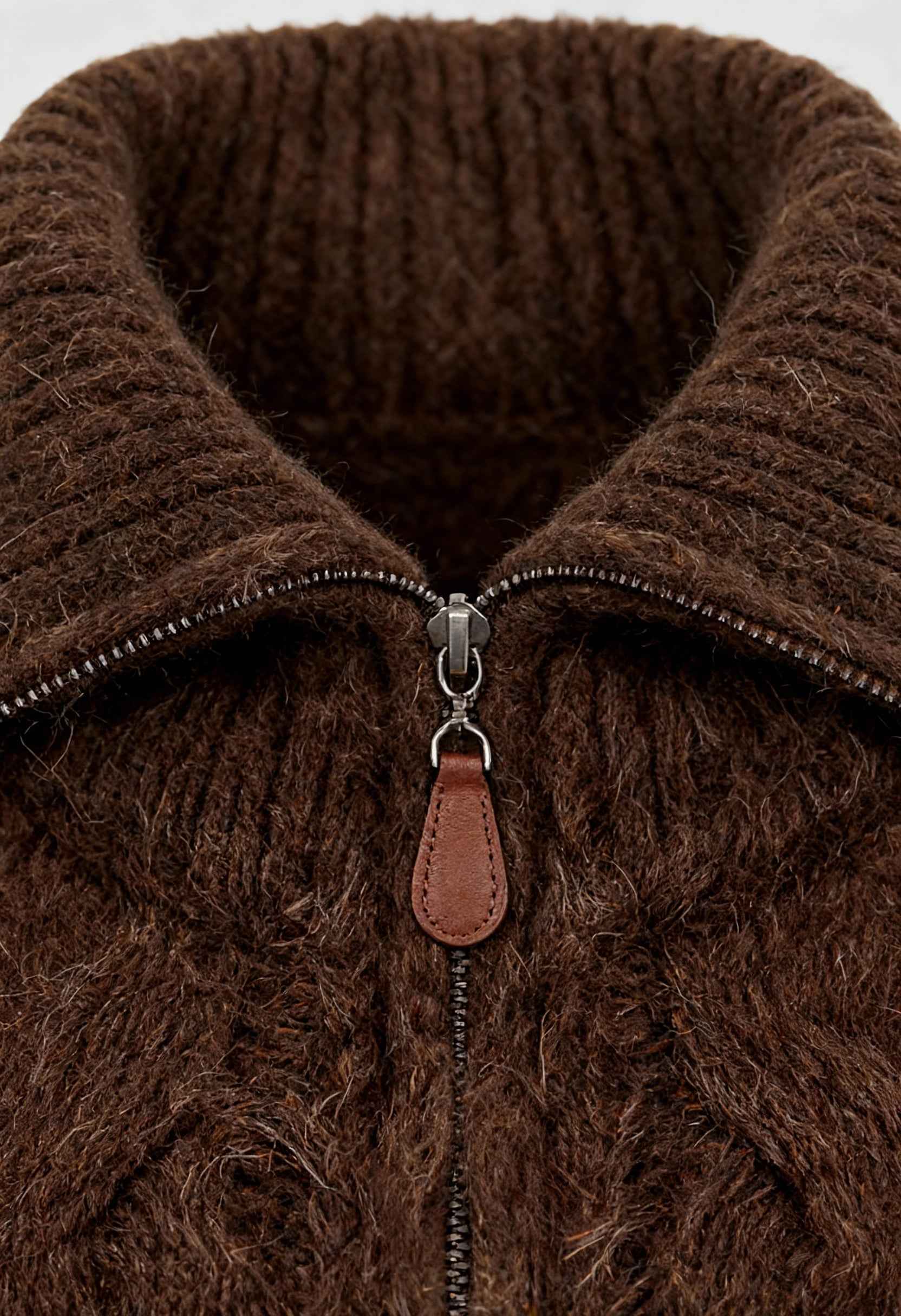Cardigan : Women's Brown Cardigan with Zipper in van Vanda Liamo