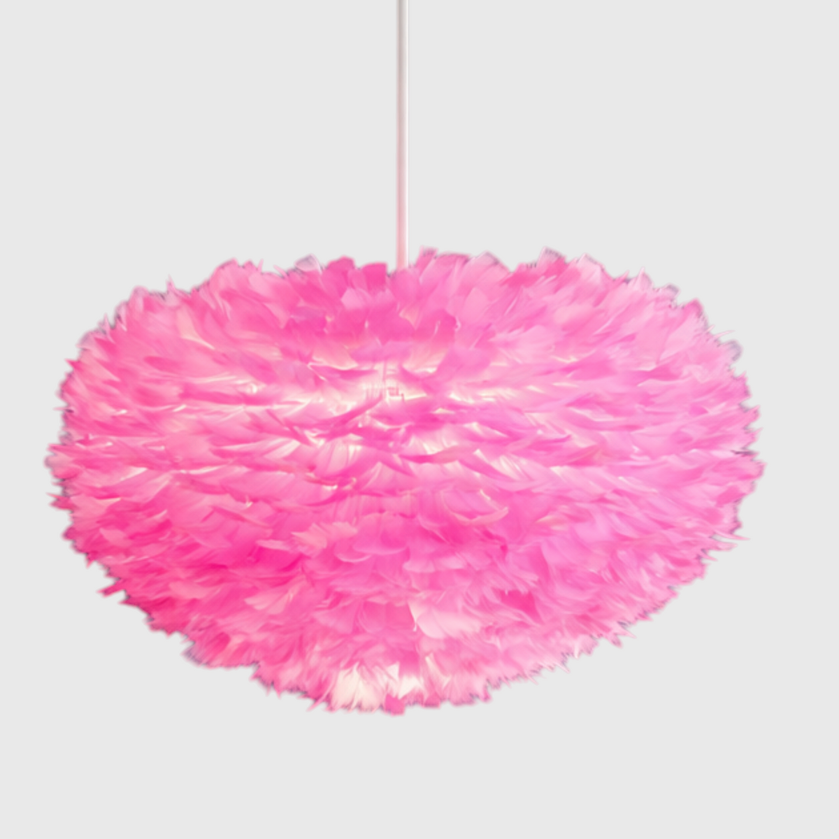 Pendant Light : Feathered Sphere Pendant Lamp in Pink van Vandaliamo