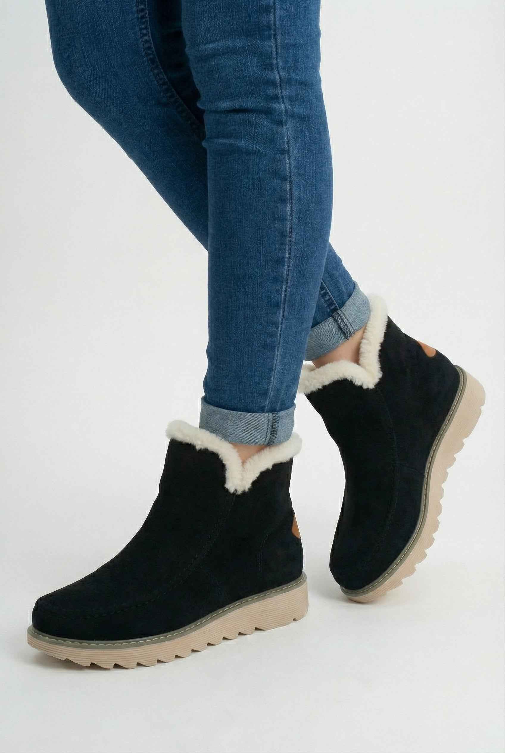 Women's Boots : Classic Black Weather-Proof Ankle Boots in van Vanda Liamo