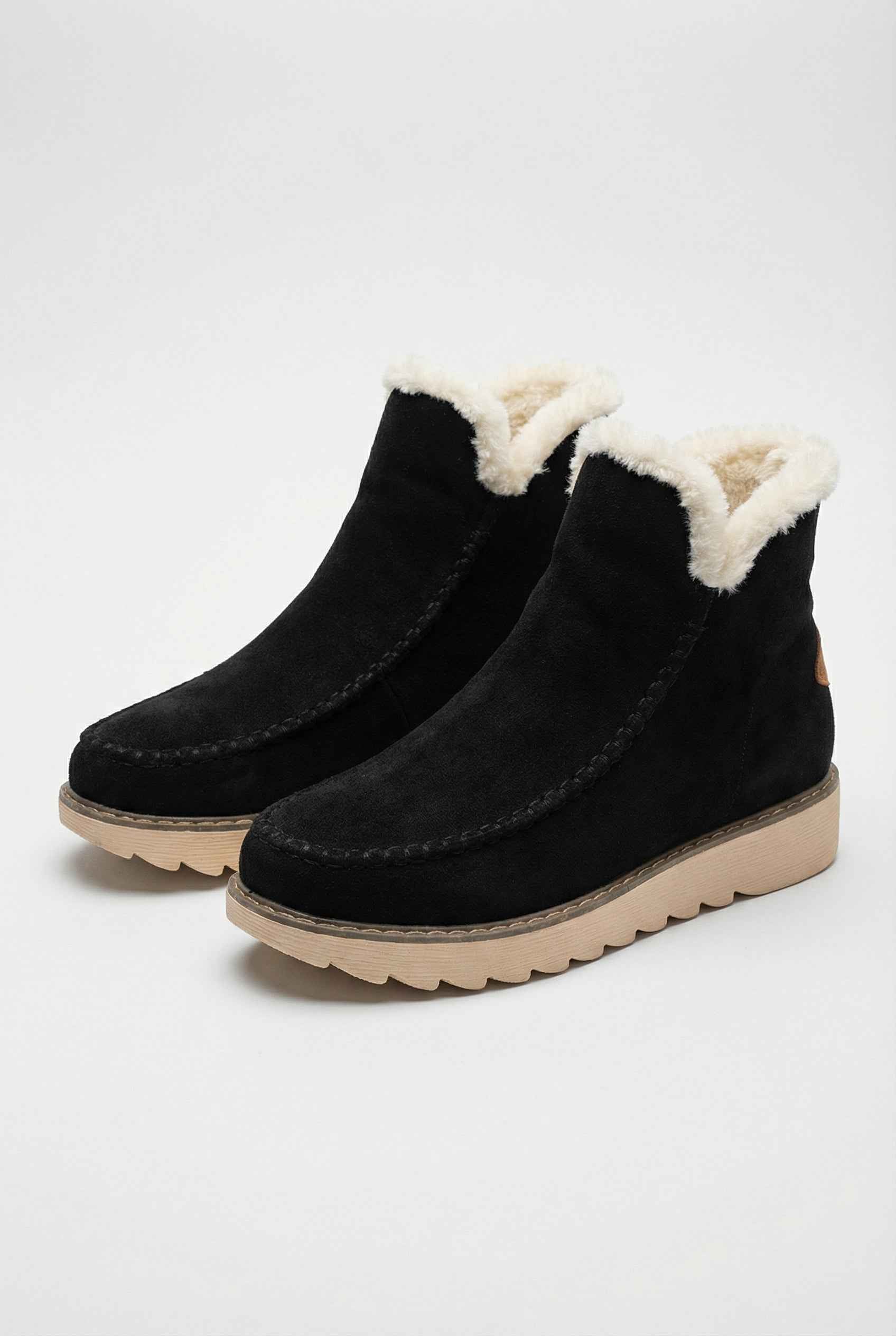 Women's Boots : Classic Black Weather-Proof Ankle Boots in Black One Size van Vanda Liamo