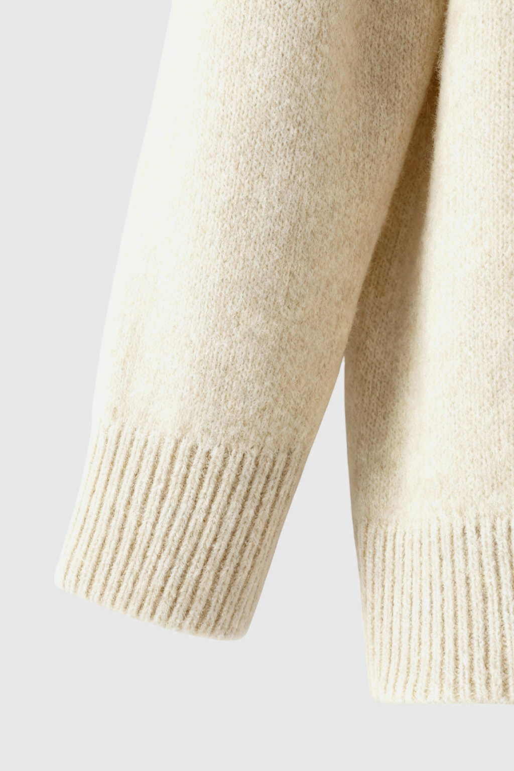 Sweater : Women's Beige V-Neck Sweater in van Vanda Liamo