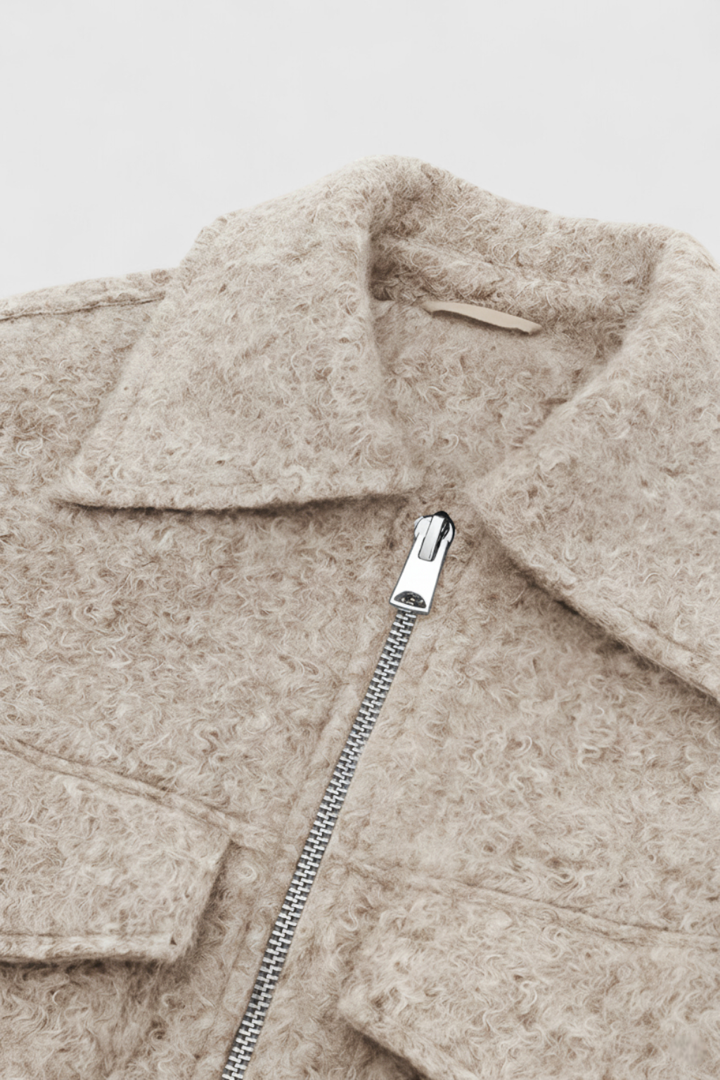 Jacket : Women's Beige Zip-Up Jacket in van Vanda Liamo