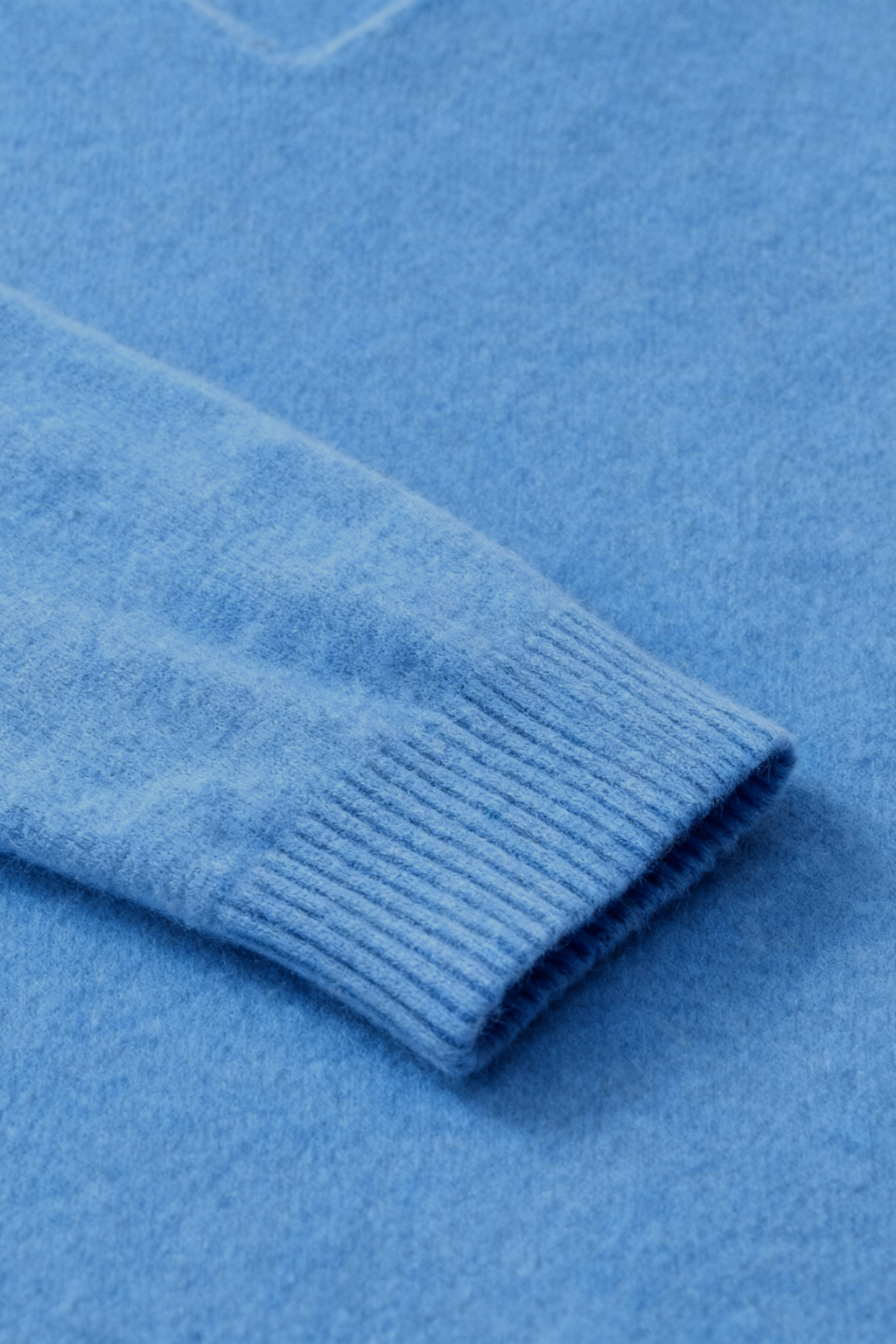 Sweater : Women's Blue V-Neck Sweater in van Vanda Liamo