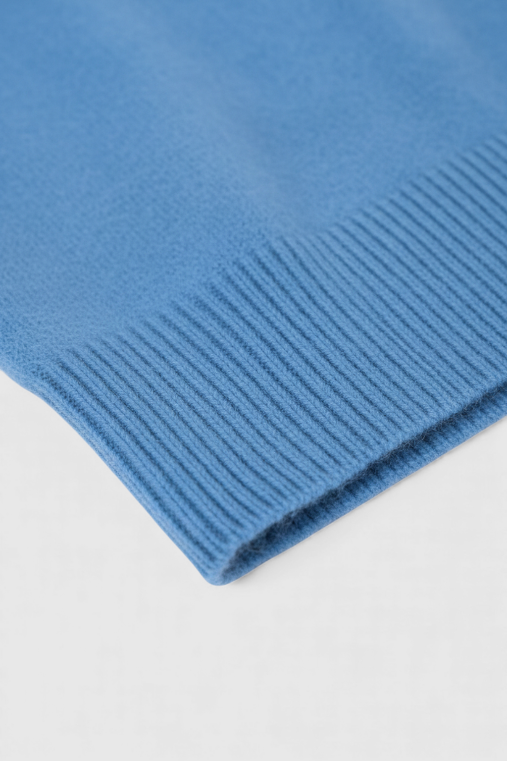 Sweater : Women's Blue V-Neck Sweater in van Vanda Liamo