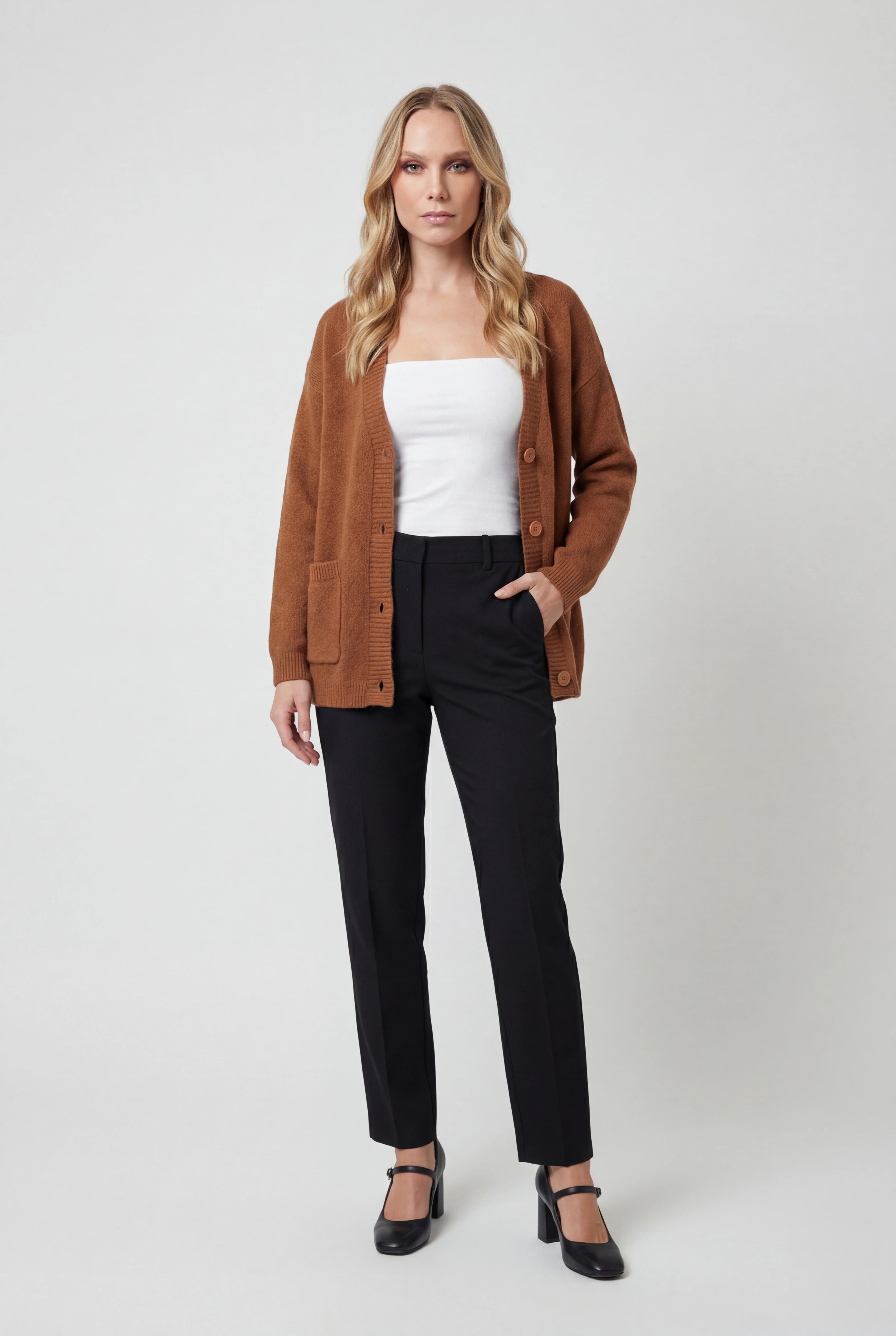 Cardigan : Women's Brown V-Neck Knit Cardigan in van Vanda Liamo