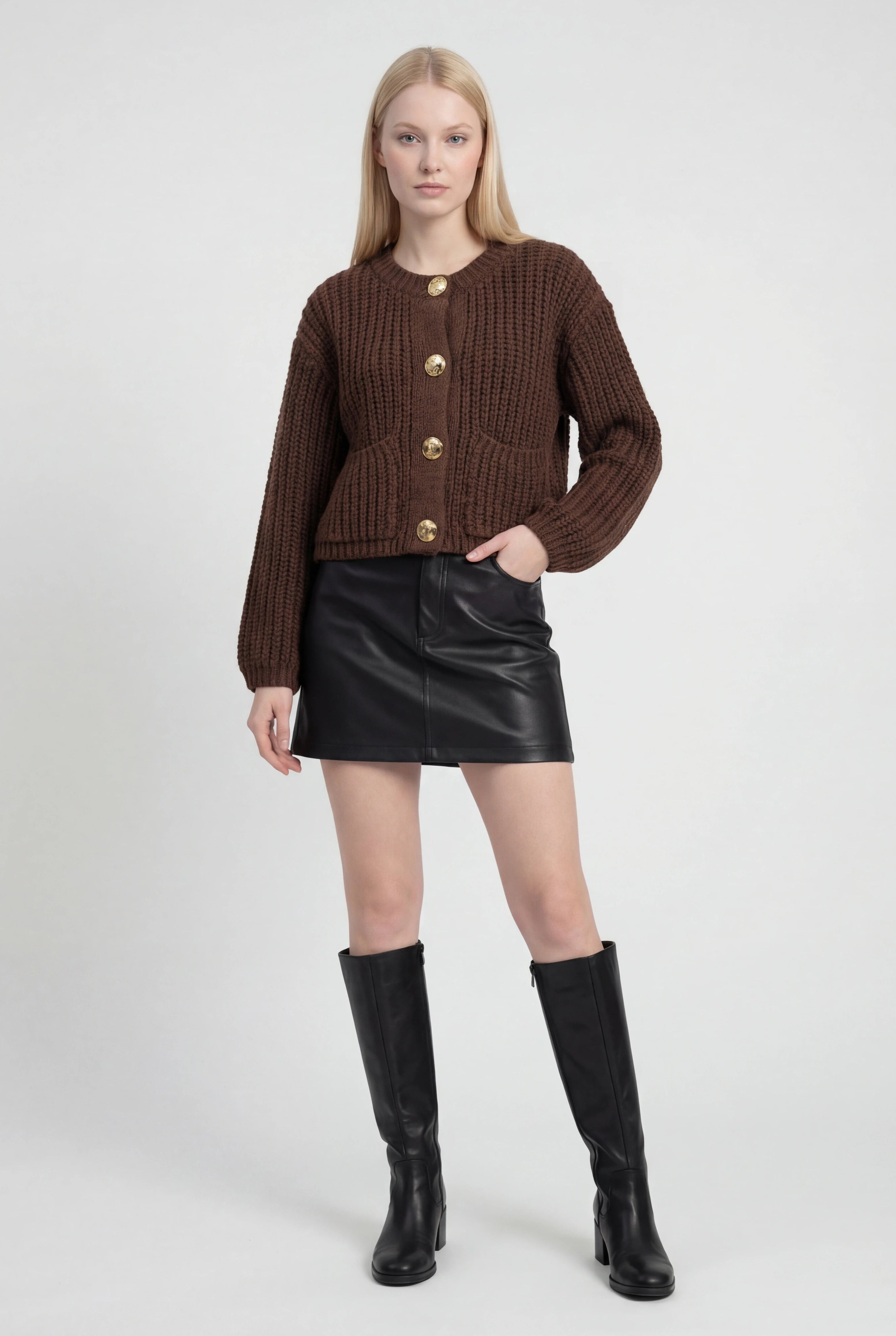 Cardigan : Women's Casual Brown Knit Cardigan in van Vanda Liamo