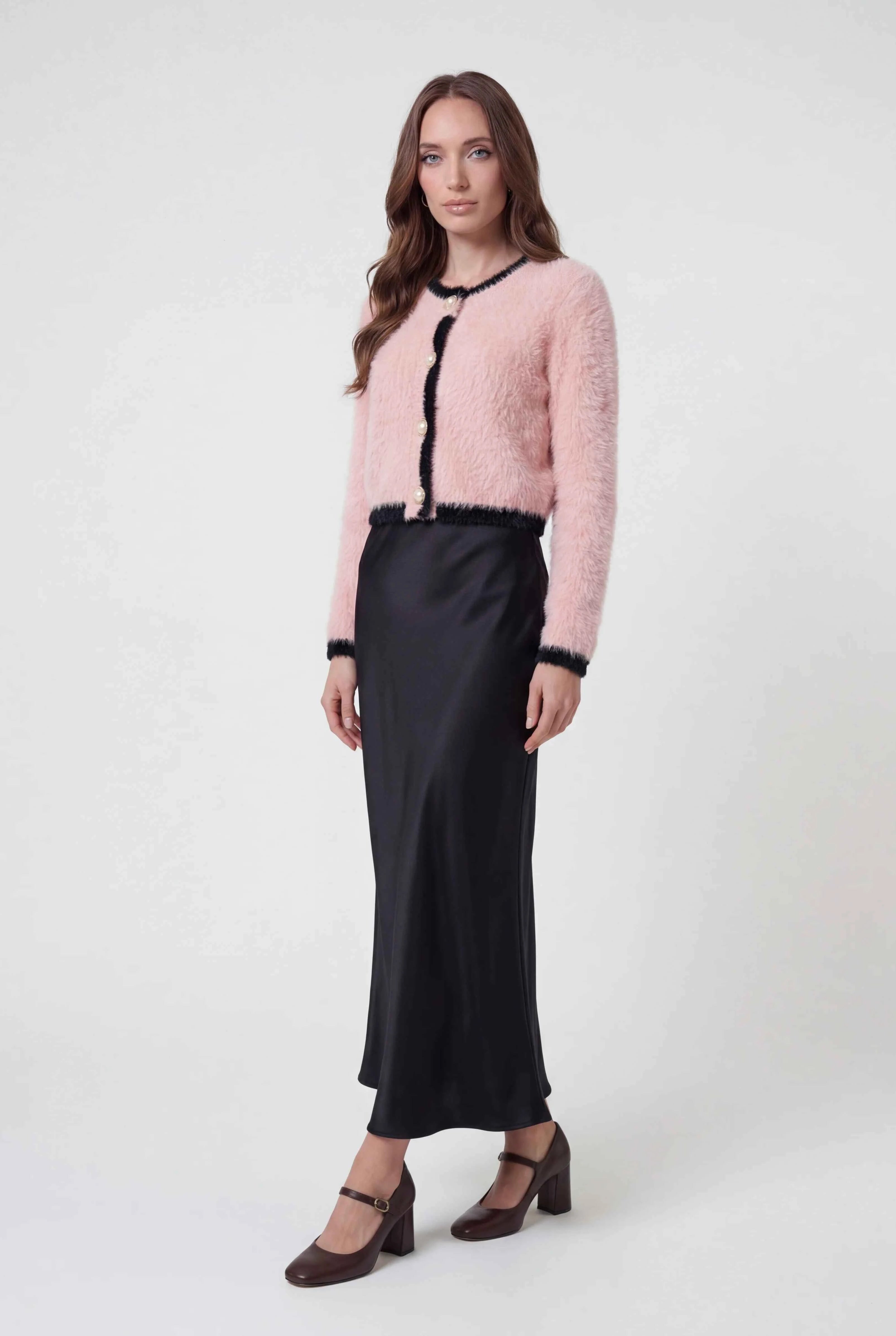 Cardigan : Women's Cropped Knit Cardigan in van Vanda Liamo