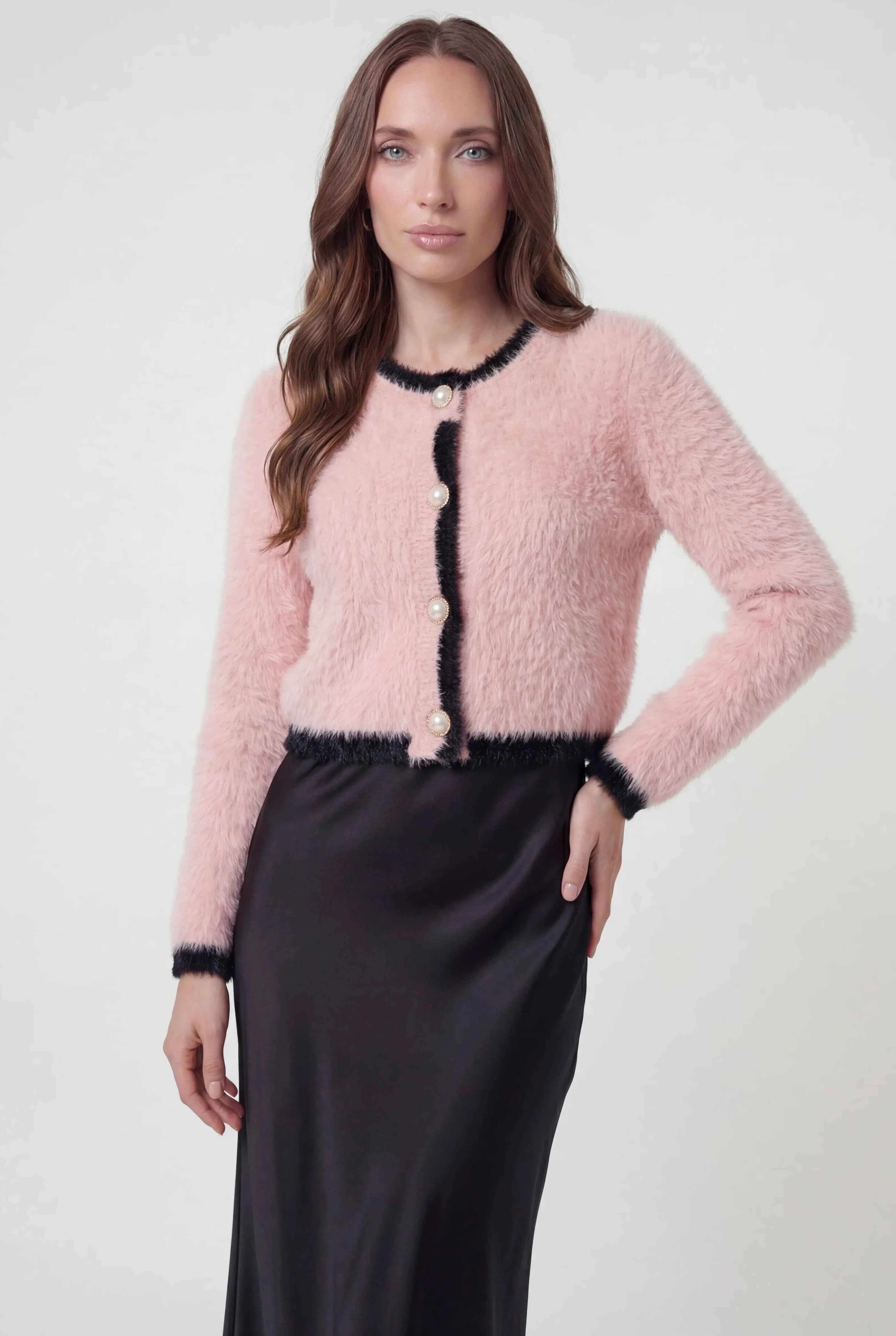 Cardigan : Women's Cropped Knit Cardigan in van Vanda Liamo