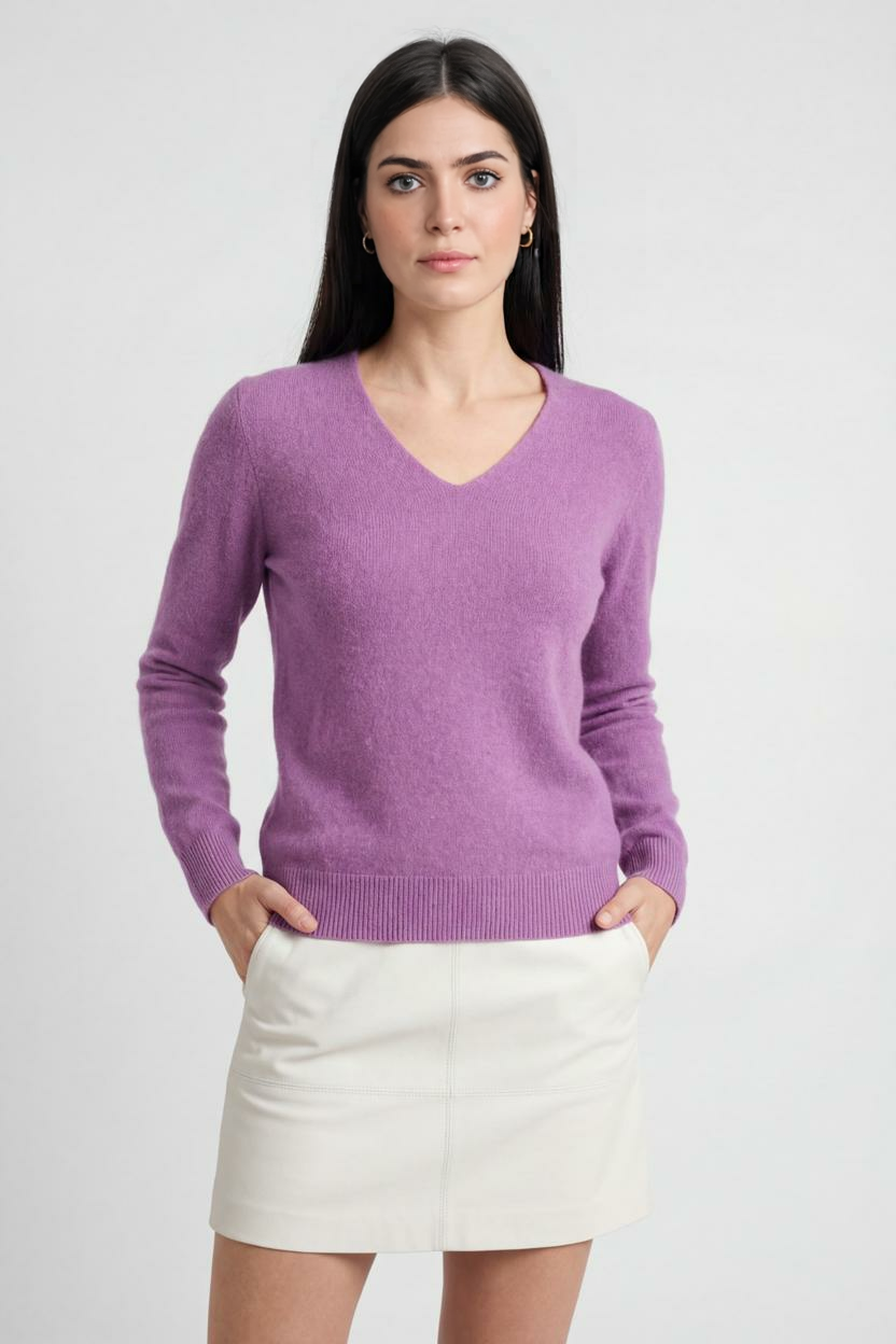 Sweater : Women's Dark Purple V-Neck Sweater in van Vanda Liamo