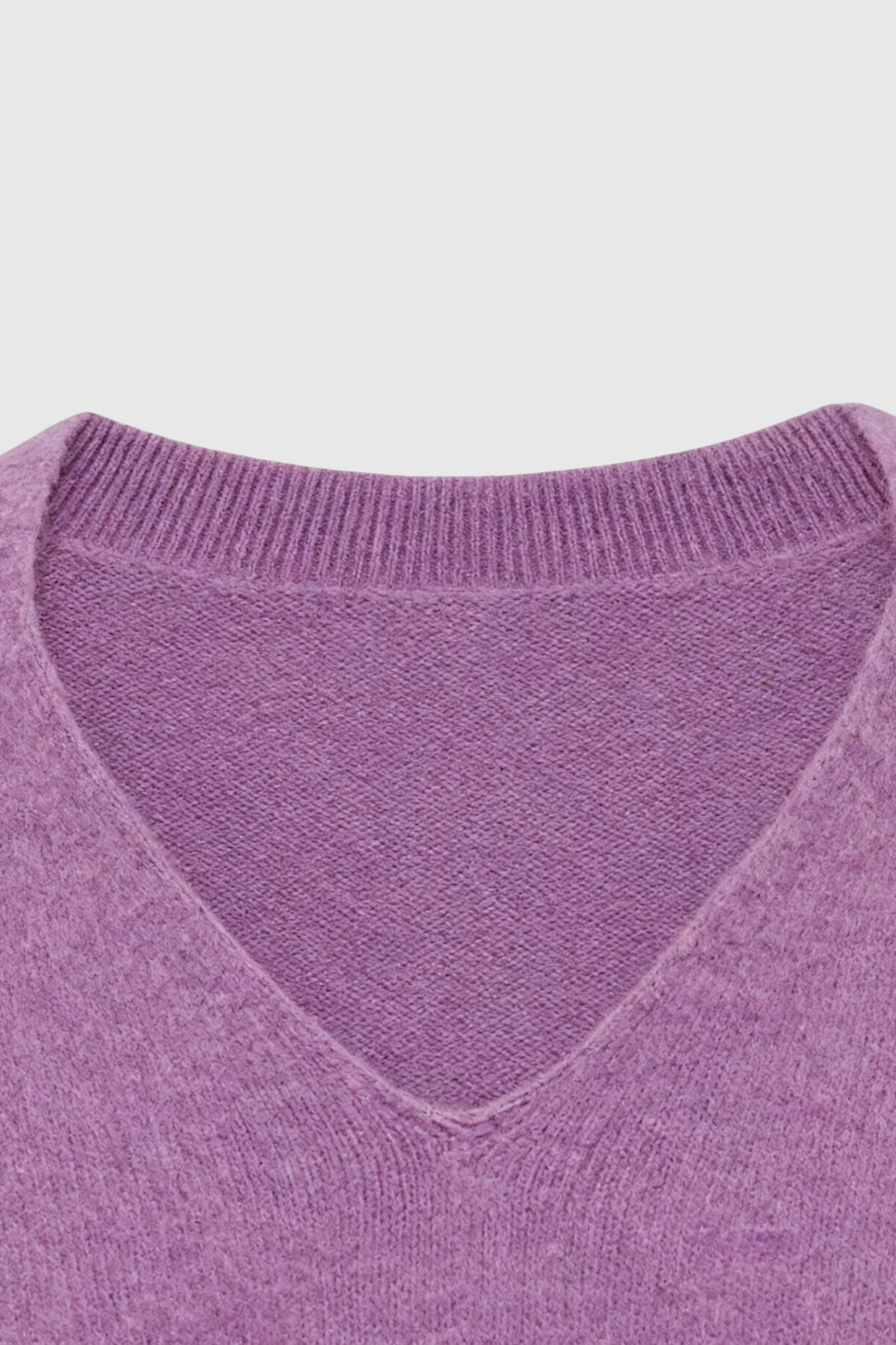 Sweater : Women's Dark Purple V-Neck Sweater in van Vanda Liamo