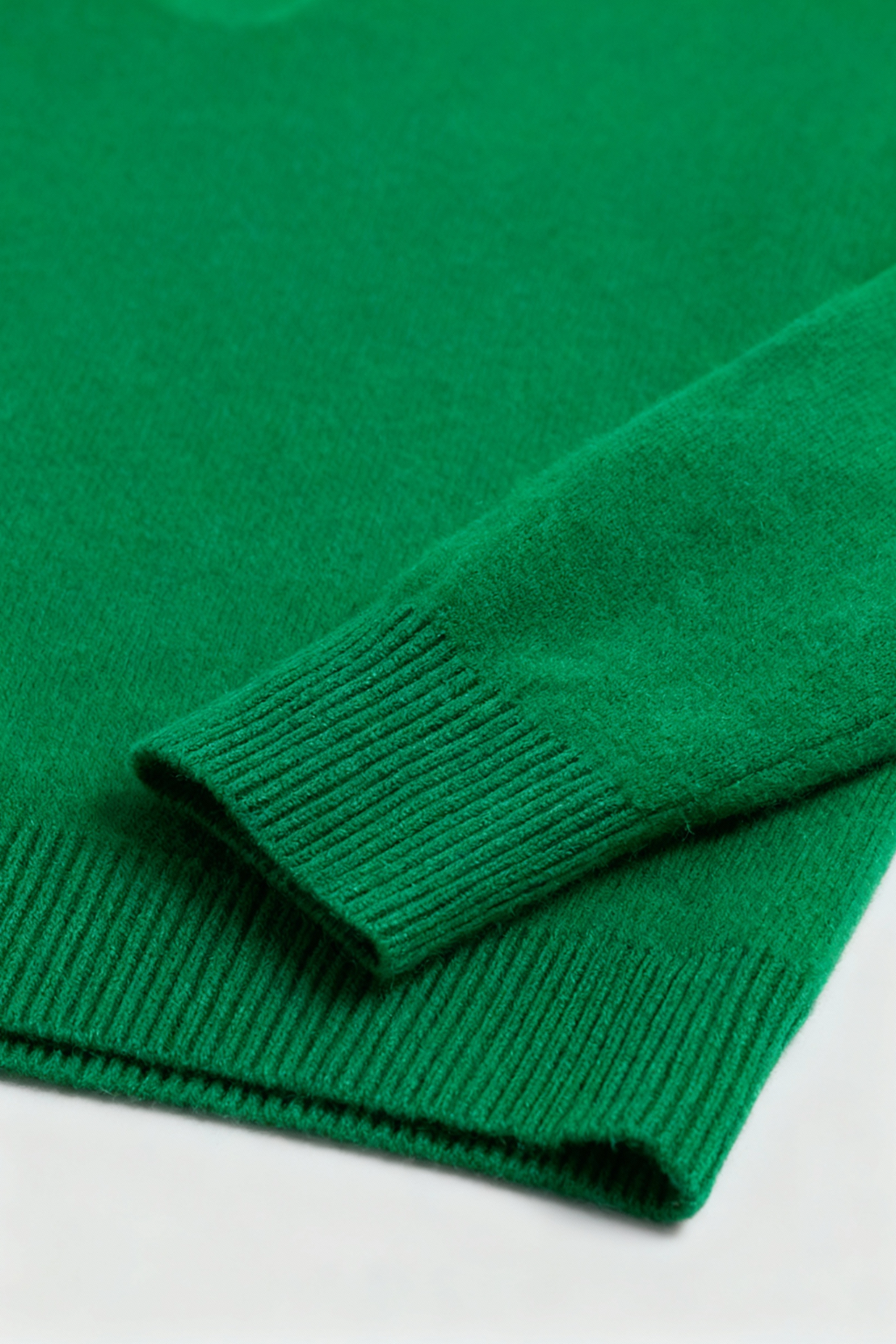 Sweater : Women's Green V-Neck Sweater in van Vanda Liamo