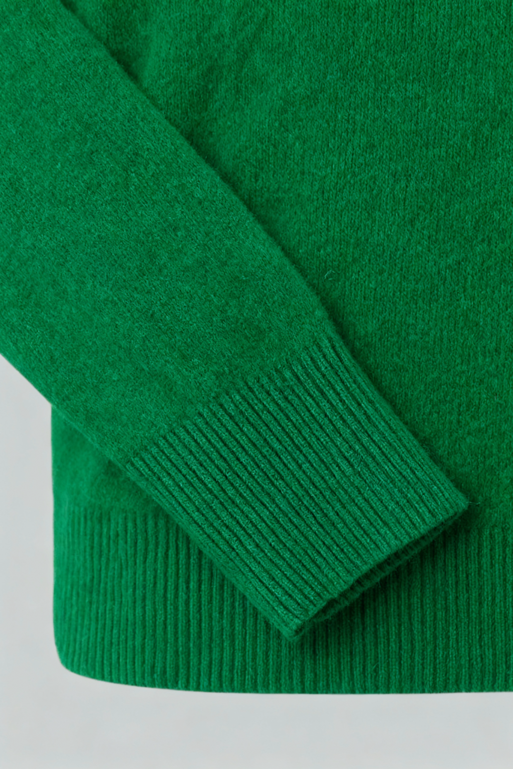Sweater : Women's Green V-Neck Sweater in van Vanda Liamo