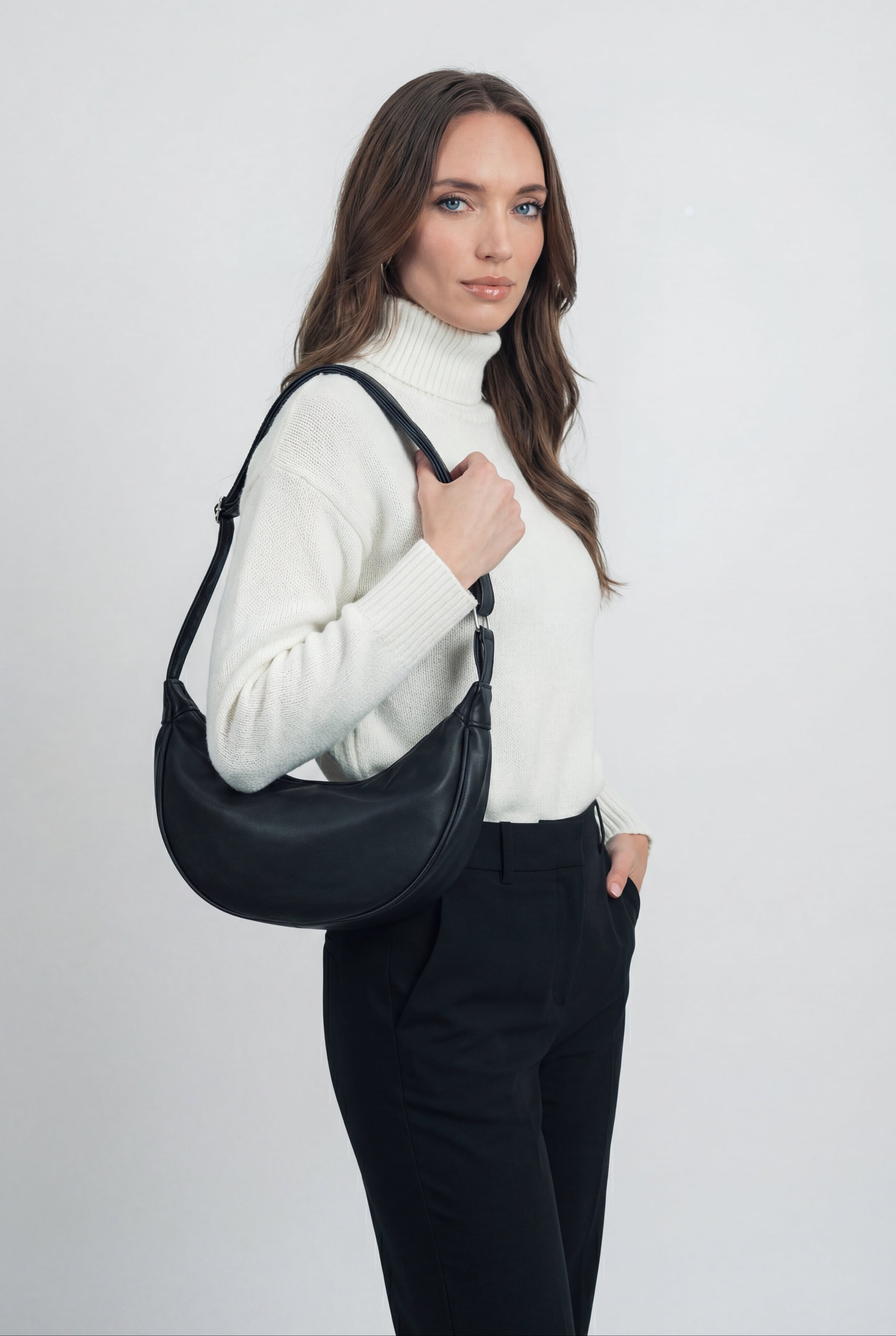 Handbags : Women's Black Faux Leather Hobo Shoulder Bag with Adjustable Strap in van Vanda Liamo