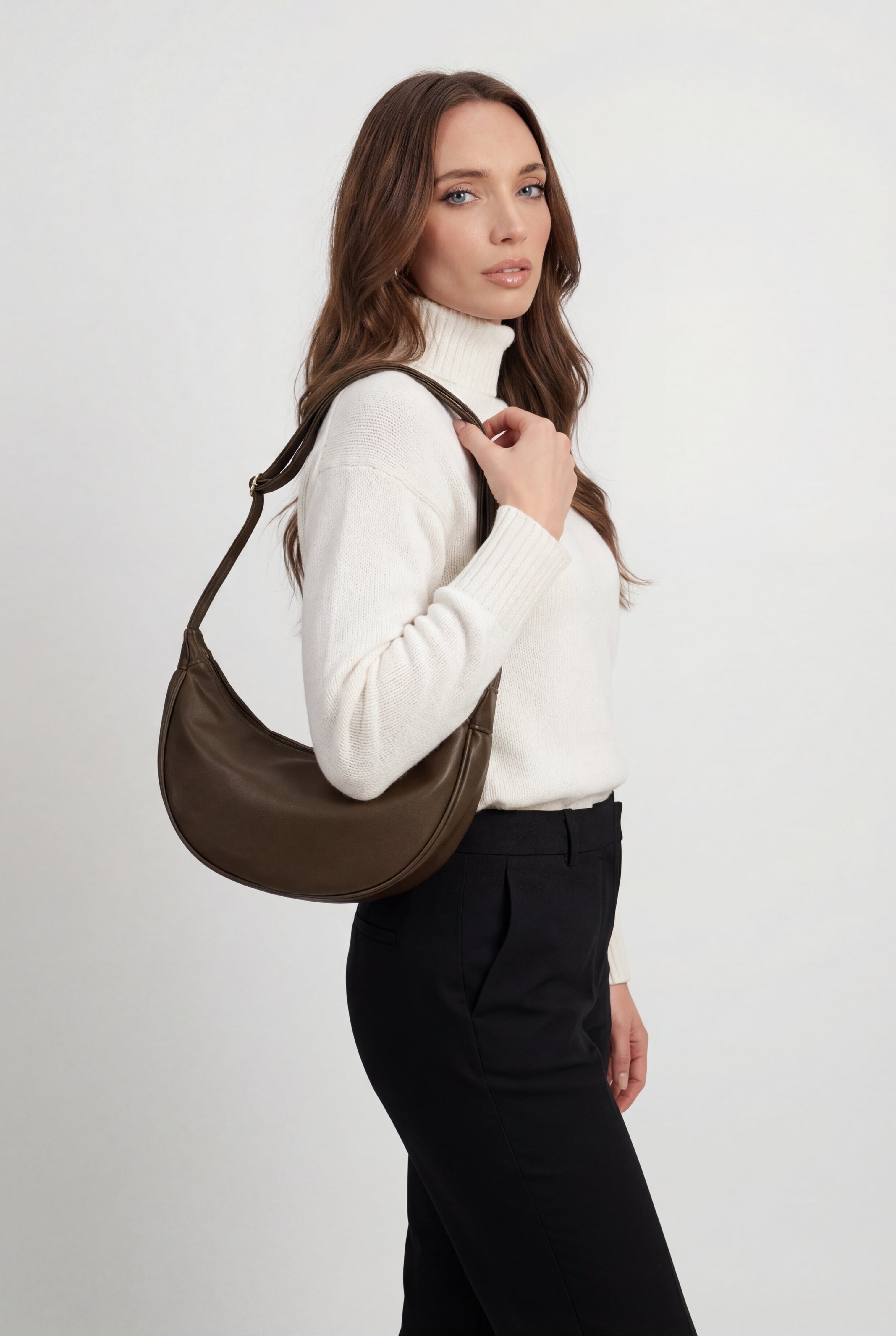 Handbags : Women's Black Faux Leather Hobo Shoulder Bag with Adjustable Strap in van Vanda Liamo