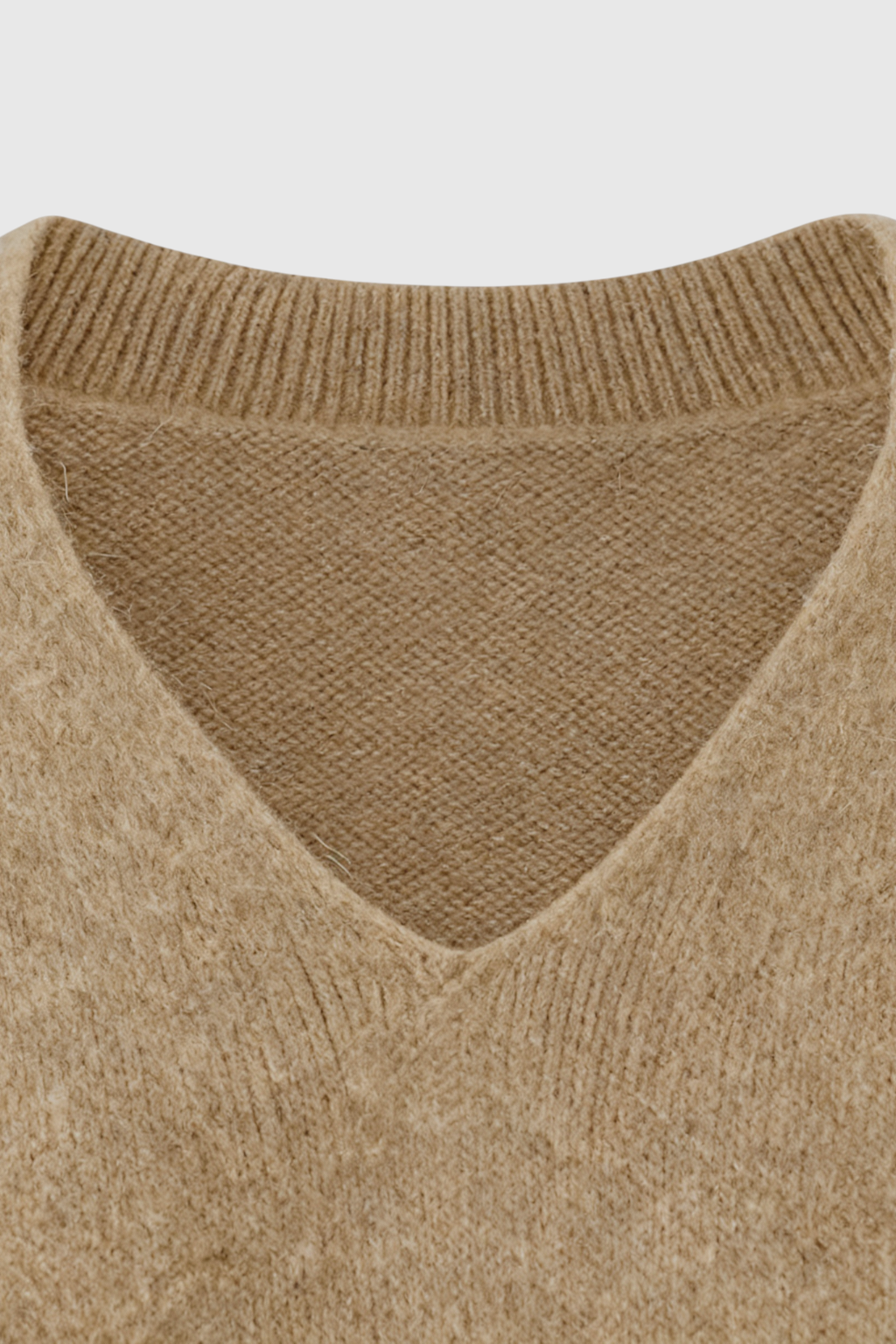 Sweater : Women's Khaki V-Neck Sweater in van Vanda Liamo