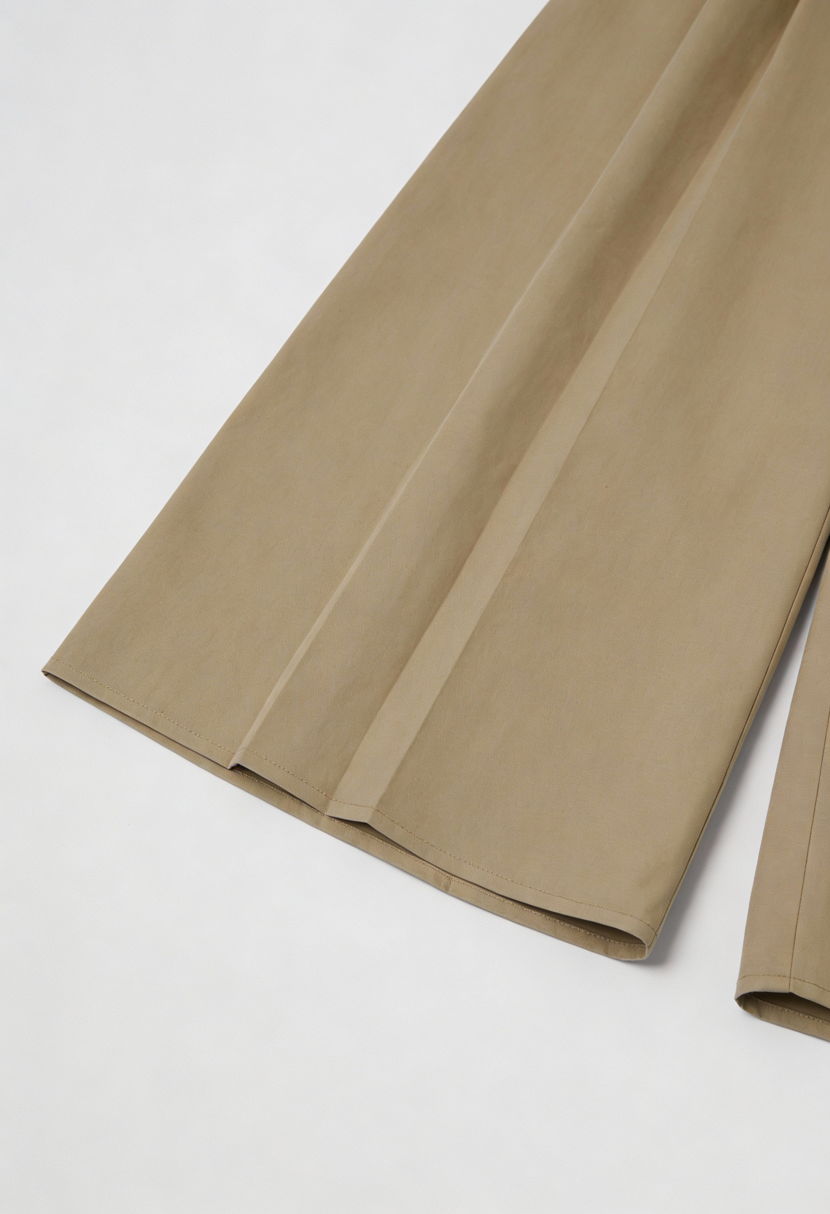 Pants : Women's Khaki Wide-Leg Palazzo Pants - Flowy & Comfortable in van Vanda Liamo