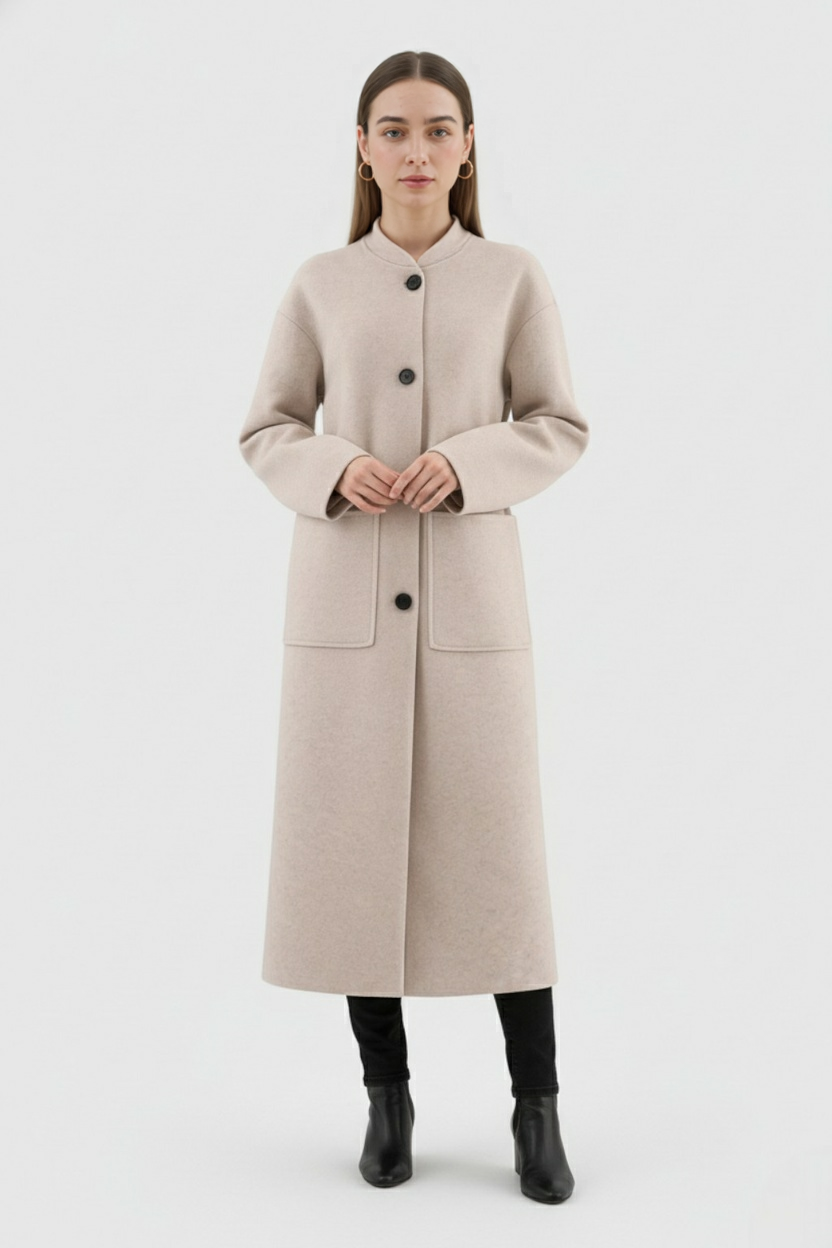 Coat : Women's Long Beige Winter Coat with Crew Neck in van Vanda Liamo