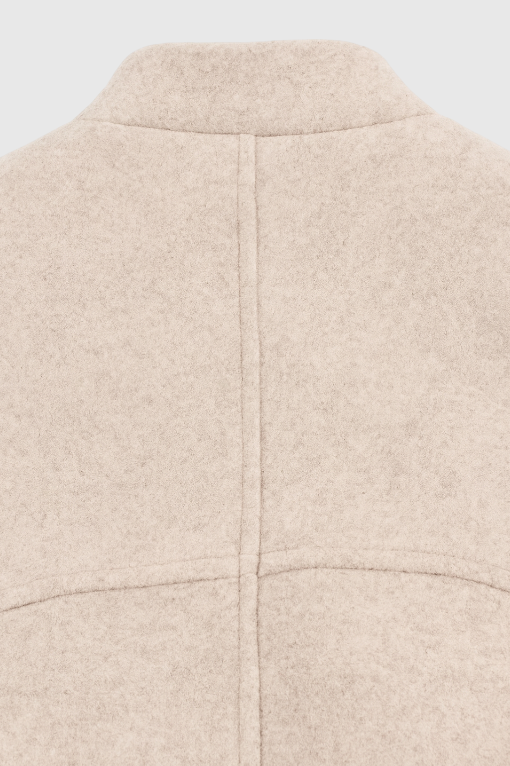 Coat : Women's Long Beige Winter Coat with Crew Neck in van Vanda Liamo
