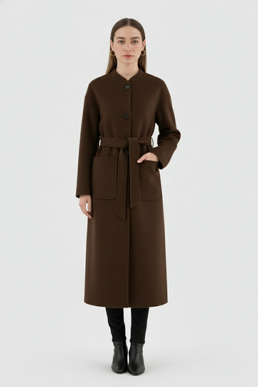 Coat : Women's Long Brown Winter Coat - Crew Neck, Warm & Stylish in van Vanda Liamo