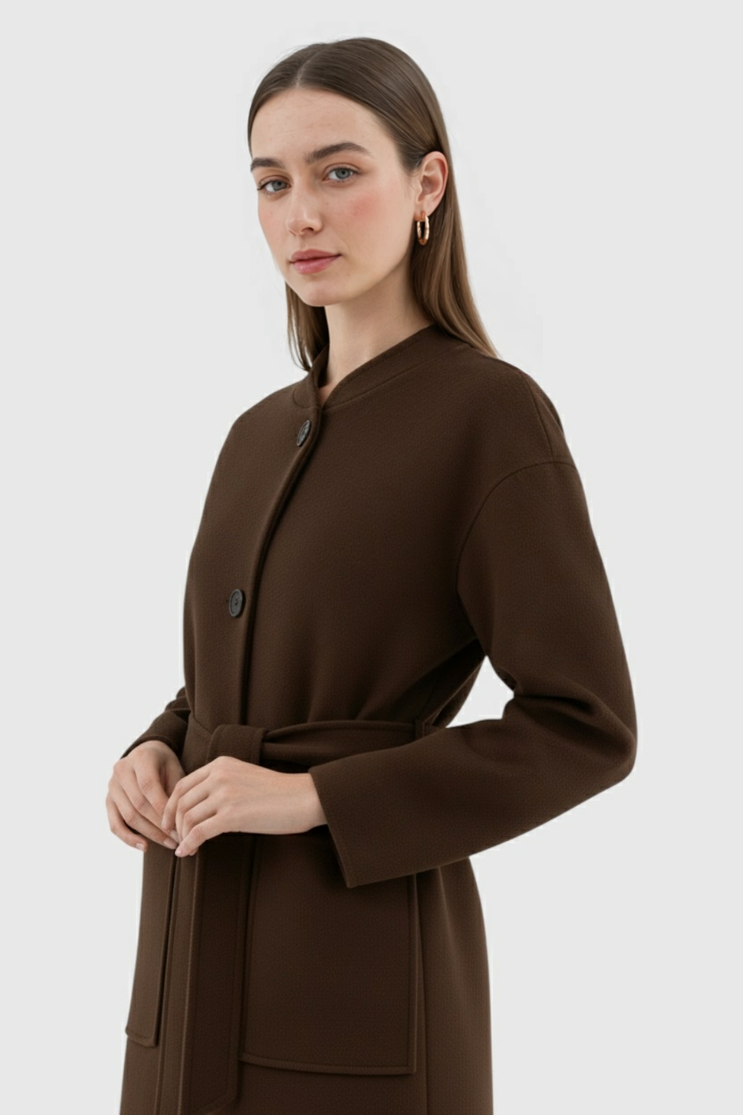 Coat : Women's Long Brown Winter Coat - Crew Neck, Warm & Stylish in van Vanda Liamo