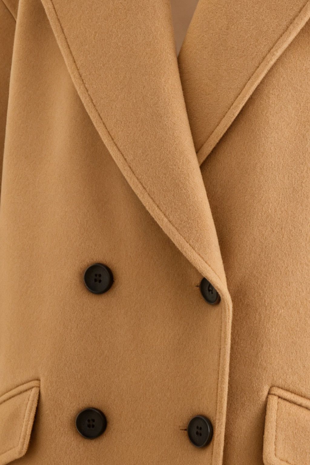 Coat : Women's Long Brown Double-Breasted Coat with Flip Collar in van Vanda Liamo