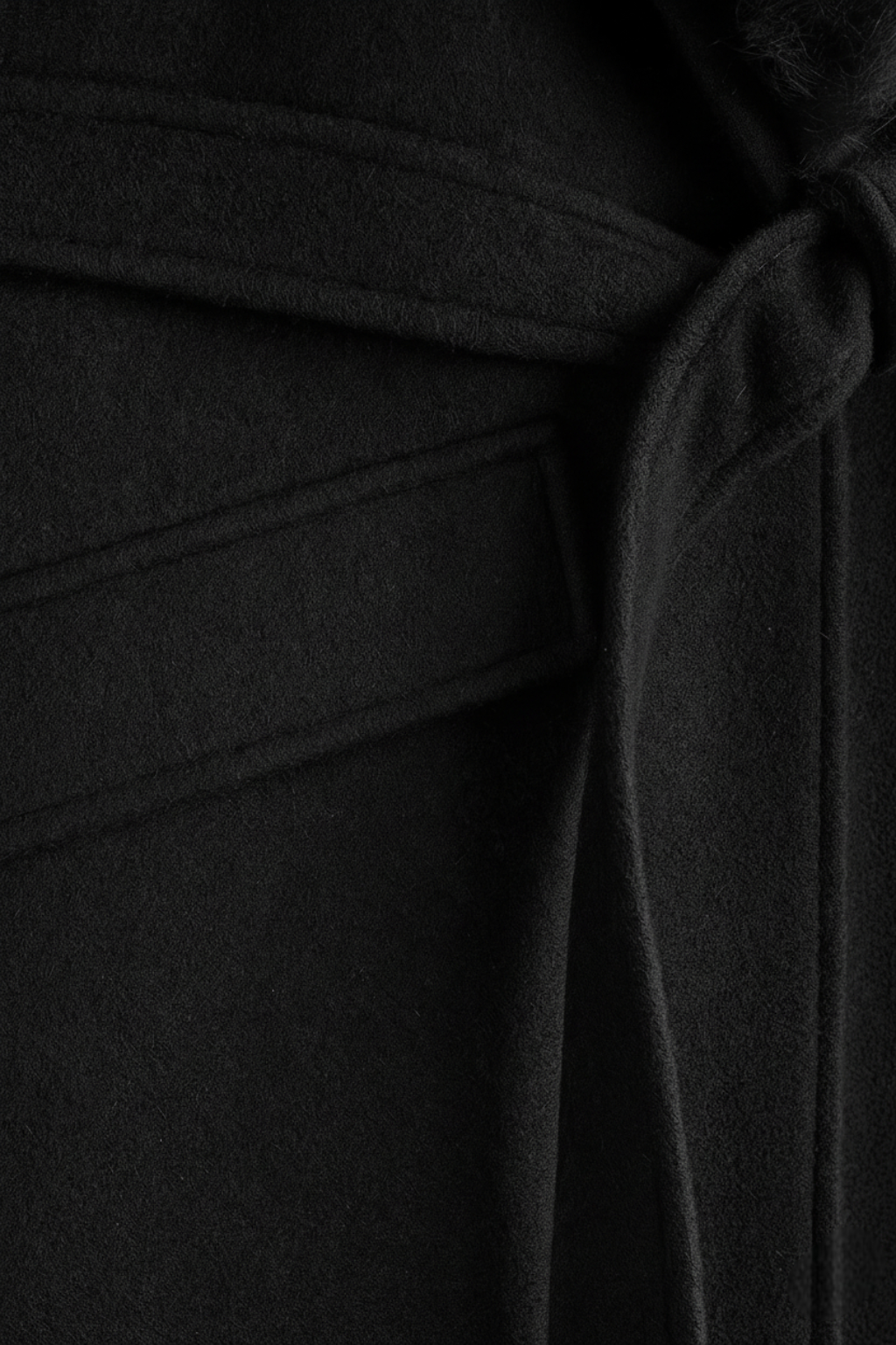 Coat : Women's Black Faux Fur Collar Long Wool Blend Winter Coat - Premium Quality, Fast Shipping in van Vanda Liamo