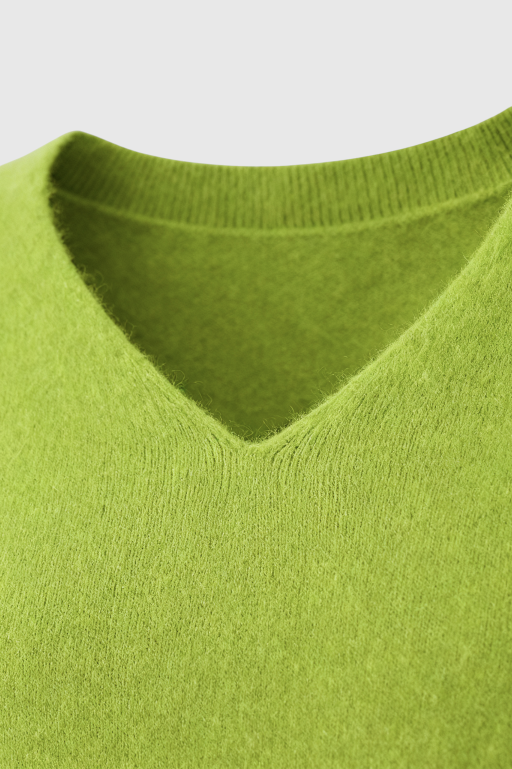 Sweater : Women's Light Green V-Neck Sweater in van Vanda Liamo