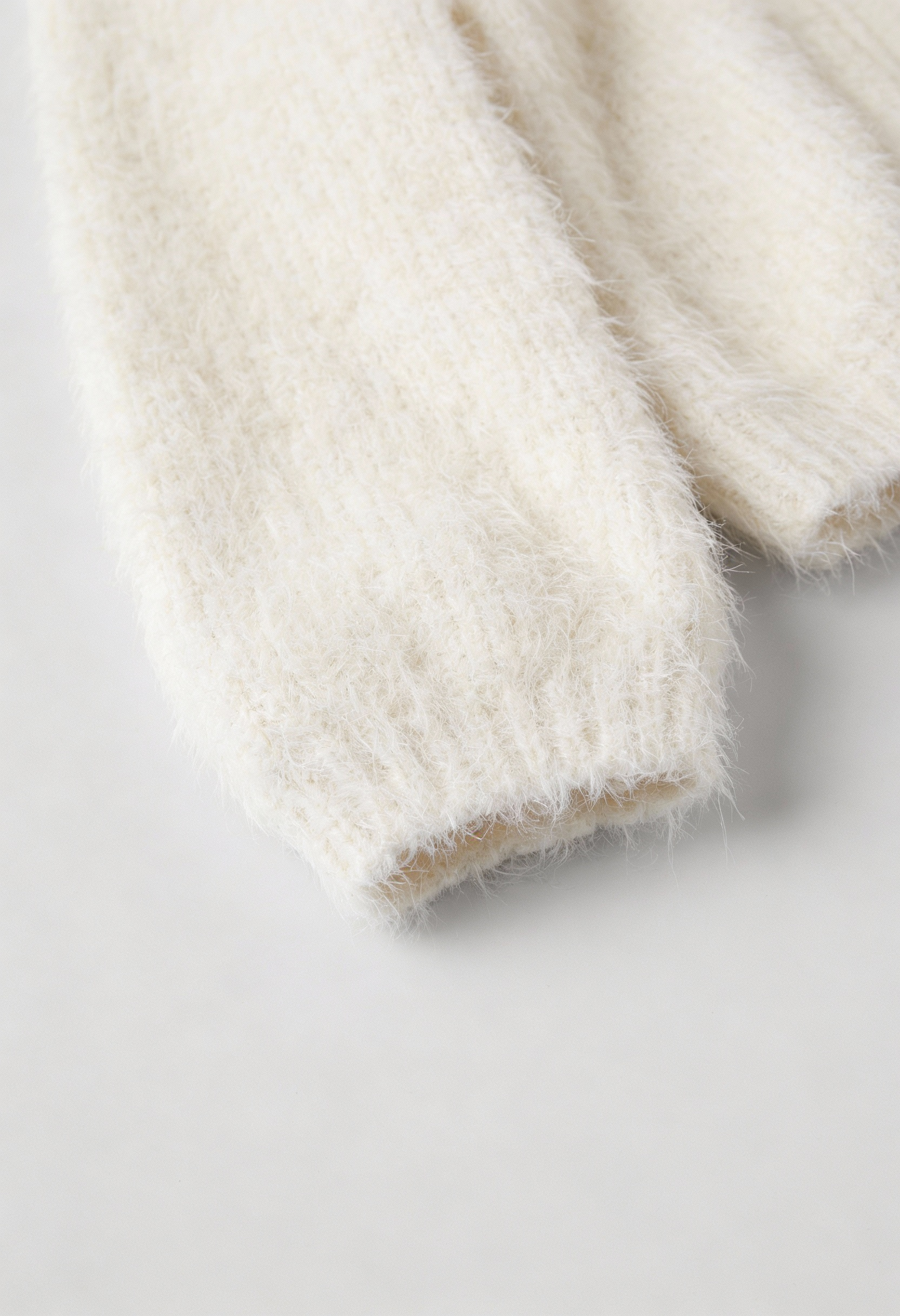 Cardigan : Women's White Knit Cardigan Sweater - Long Sleeve Open Front in van Vanda Liamo