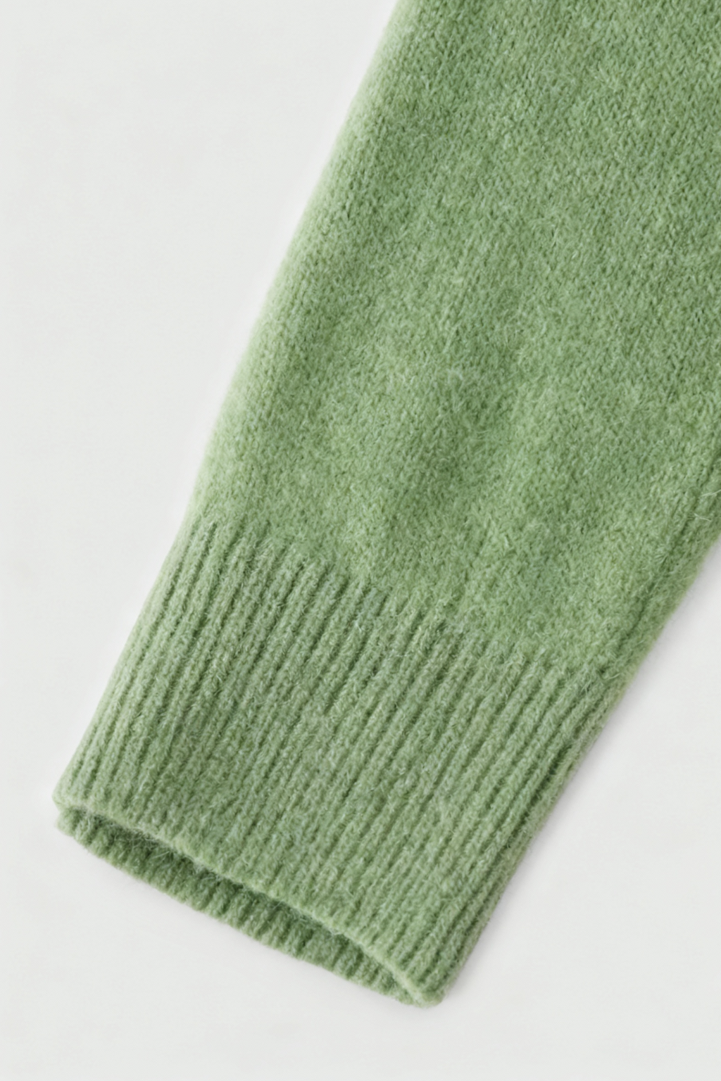 Sweater : Women's Olive Green V-Neck Sweater in van Vanda Liamo