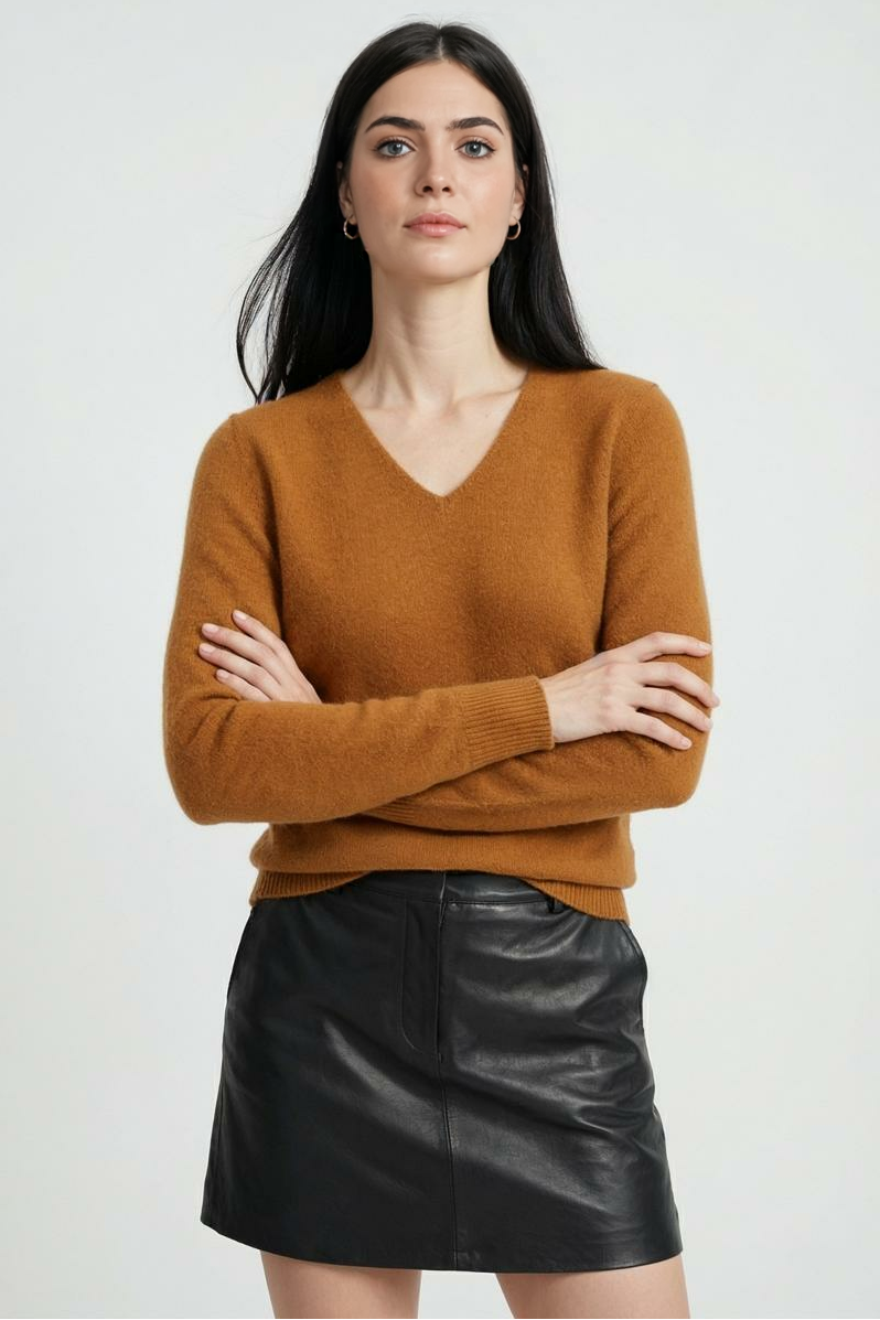 Sweater : Women's Orange V-Neck Sweater in van Vanda Liamo