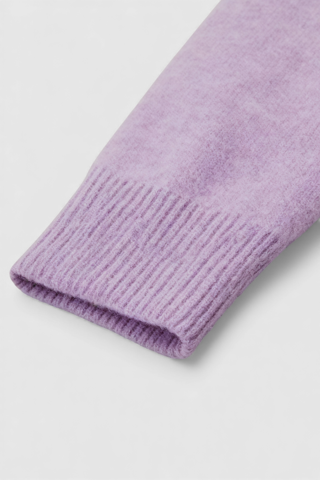 Sweater : Women's Purple V-Neck Sweater in van Vanda Liamo