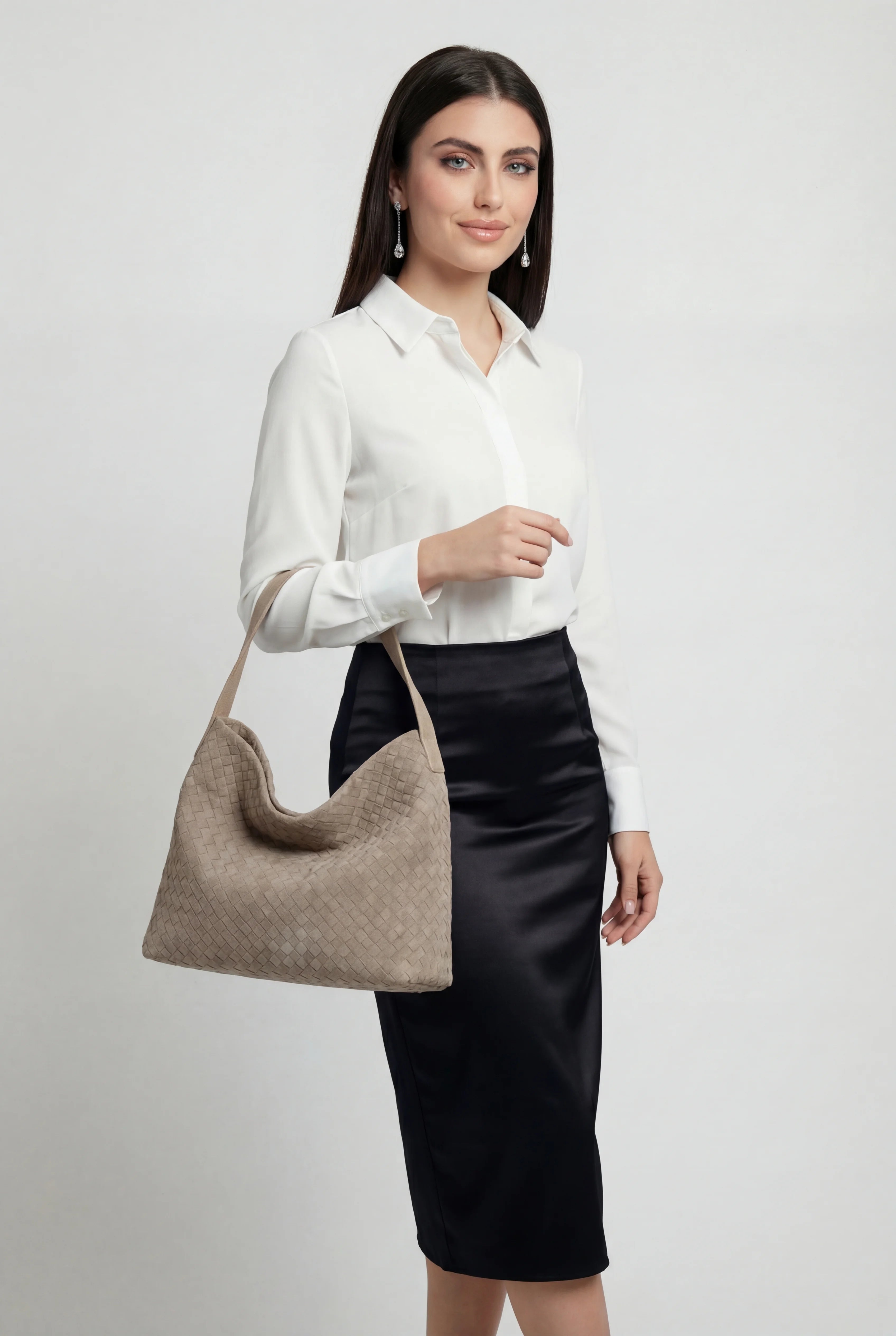 Handbags : Women's Black Soft Suede-Texture Tote Bag, Roomy Design - Premium Quality, Fast Shipping in van Vanda Liamo