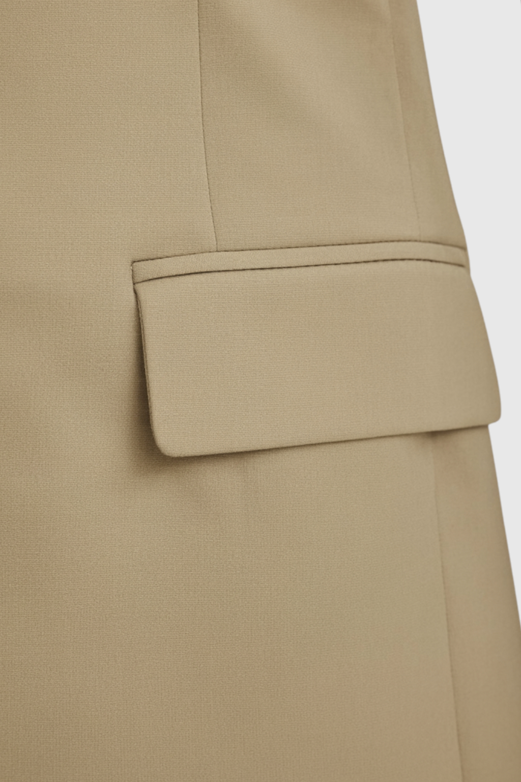 Coat : Women's Slim Fit Beige Blazer Jacket - Lightweight & Stylish in van Vanda Liamo