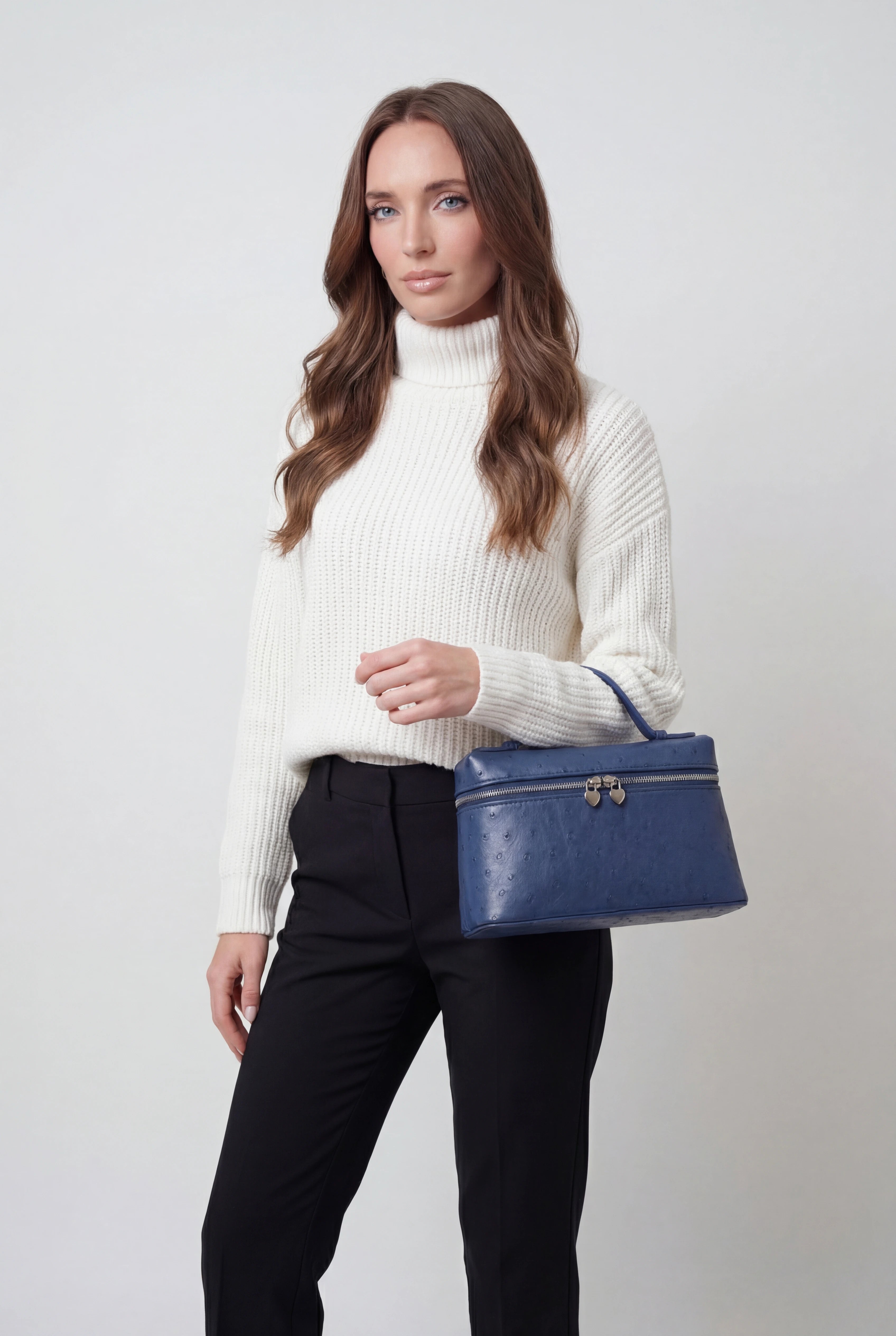 Handbags : Women's Leather Crossbody Bag - Small, Adjustable Strap, Everyday Carry in van Vanda Liamo