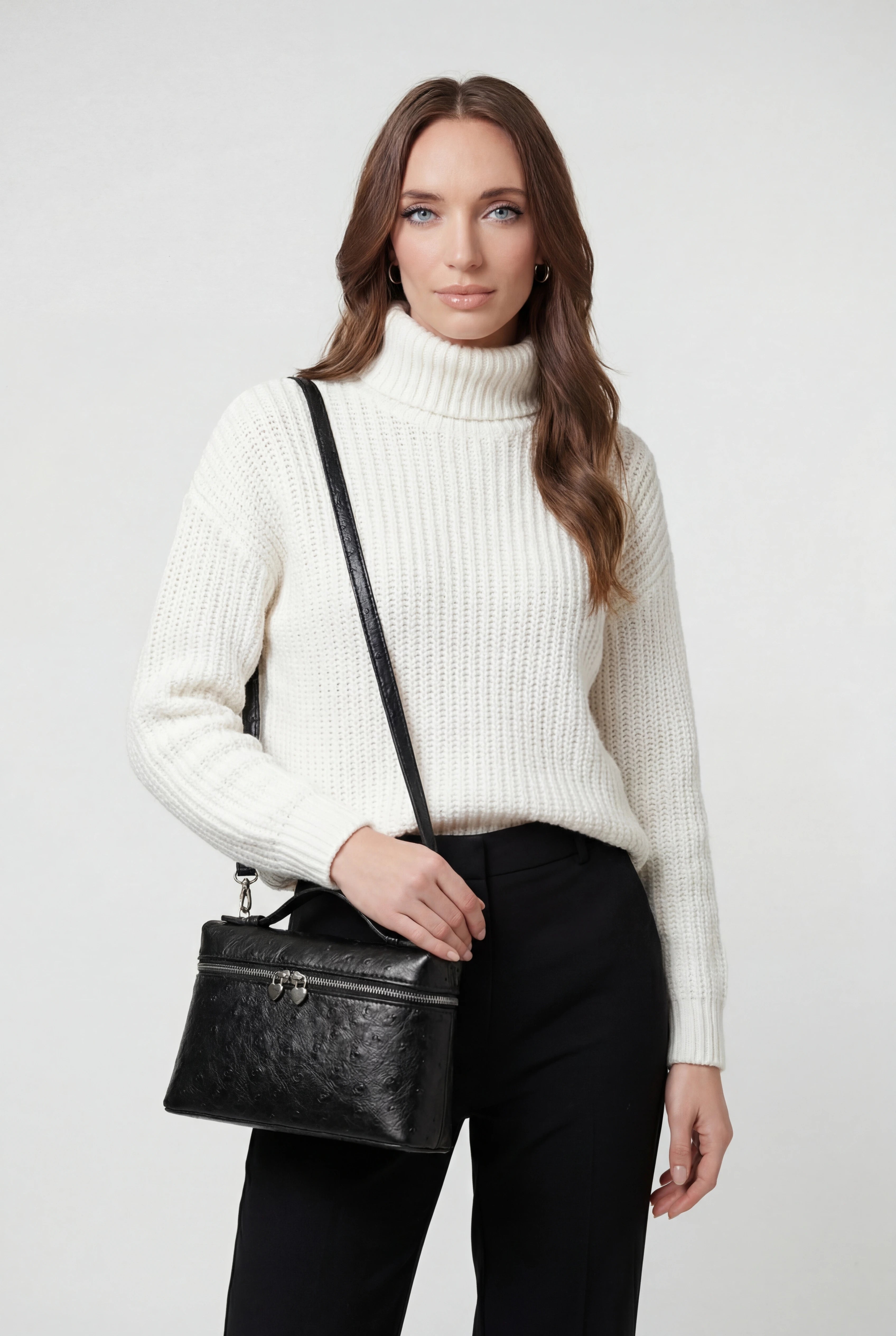 Handbags : Women's Leather Crossbody Bag - Small, Adjustable Strap, Everyday Carry in van Vanda Liamo