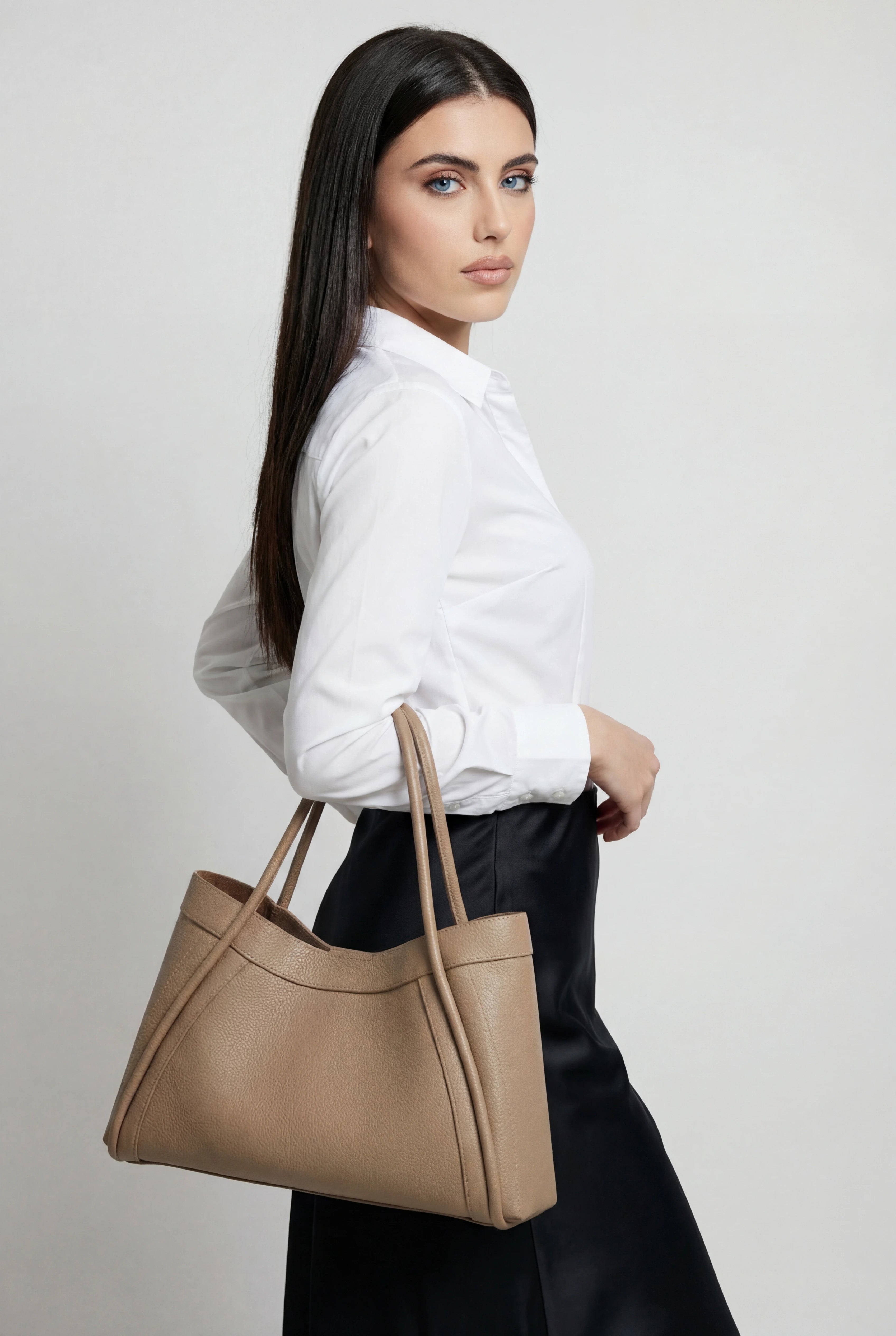 Handbags : Women's Large Faux Leather Tote Bag - Everyday Shoulder Handbag for Work & Travel in van Vanda Liamo