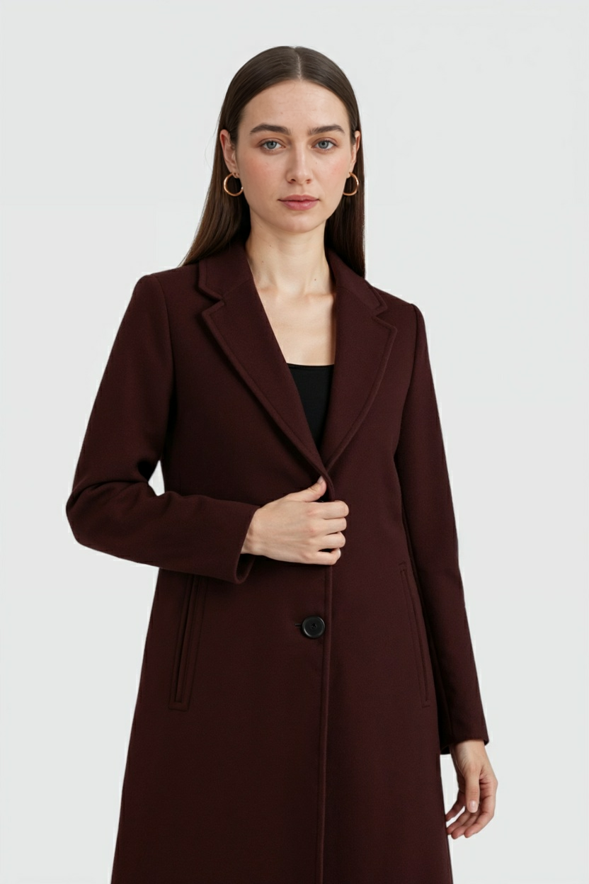 Coat : Women's Vintage Burgundy Wool Blend Winter Coat - Classic Fit in van Vanda Liamo
